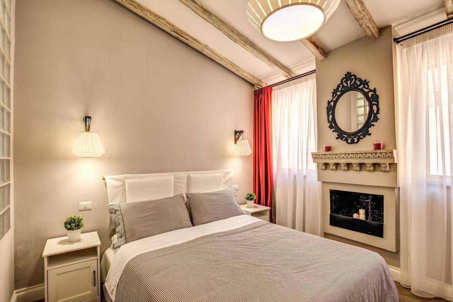 Apartment Attic With Terrace By Trevi Fountain