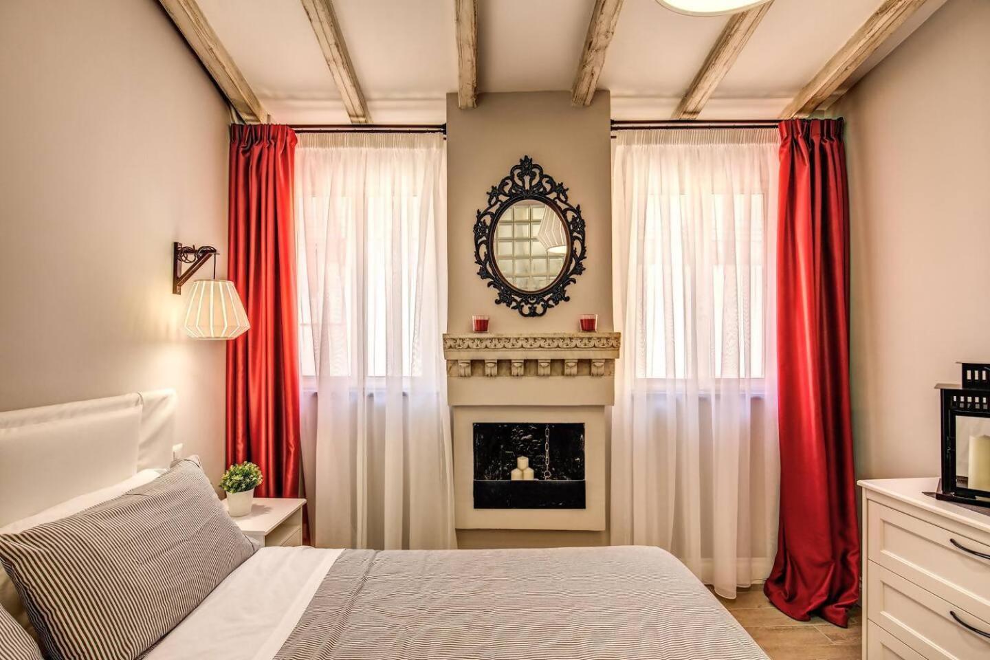 Attic With Terrace By Trevi Fountain Apartment
