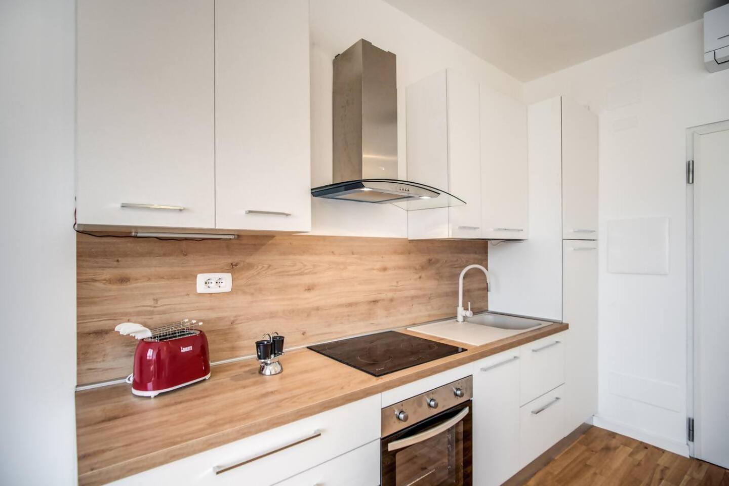 Naos Close Popolo Square Apartment *