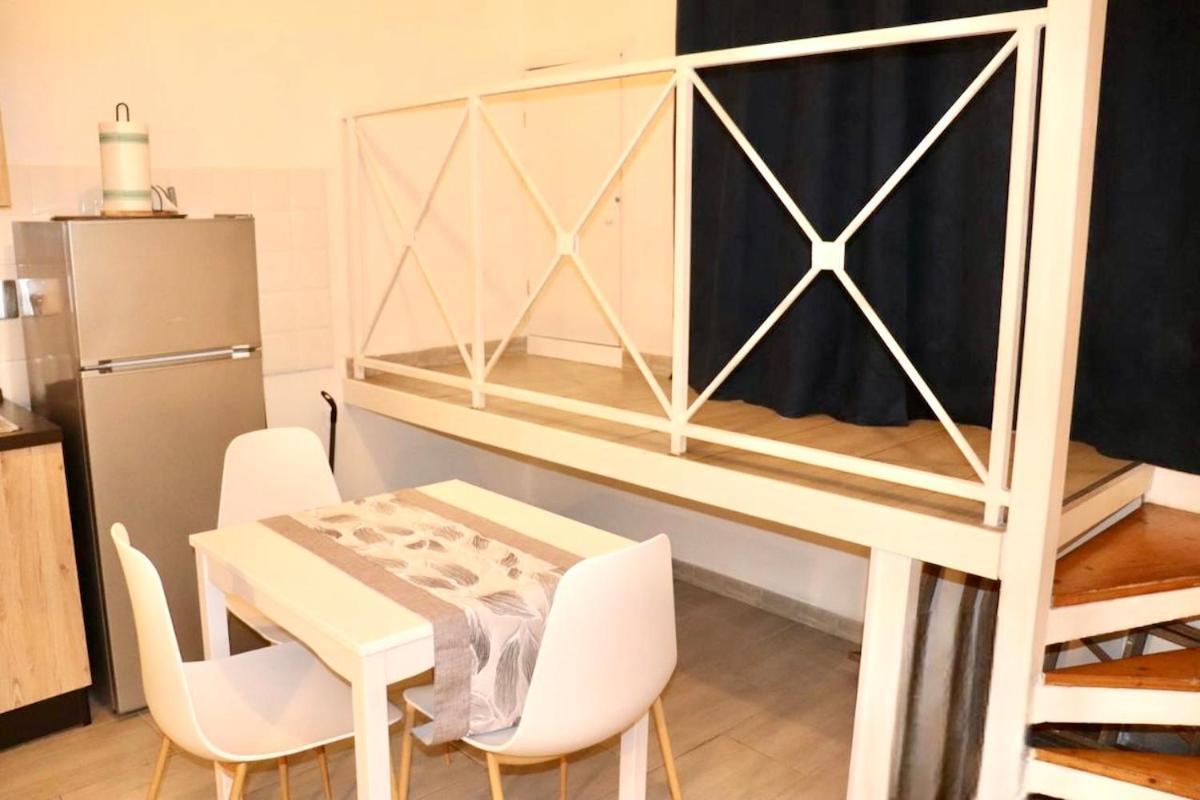 Cozy 200mt From Metro C Apartment
