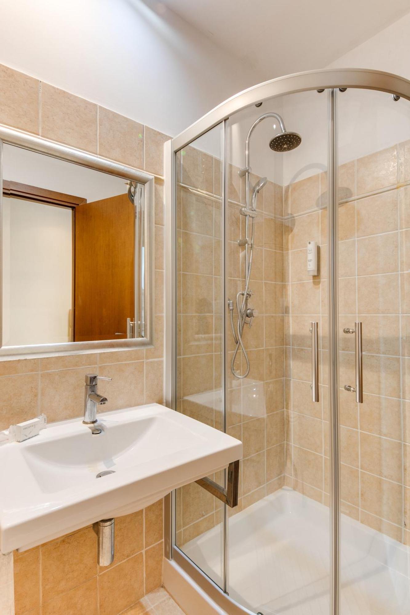 Hotel Garden Area Eur 4*