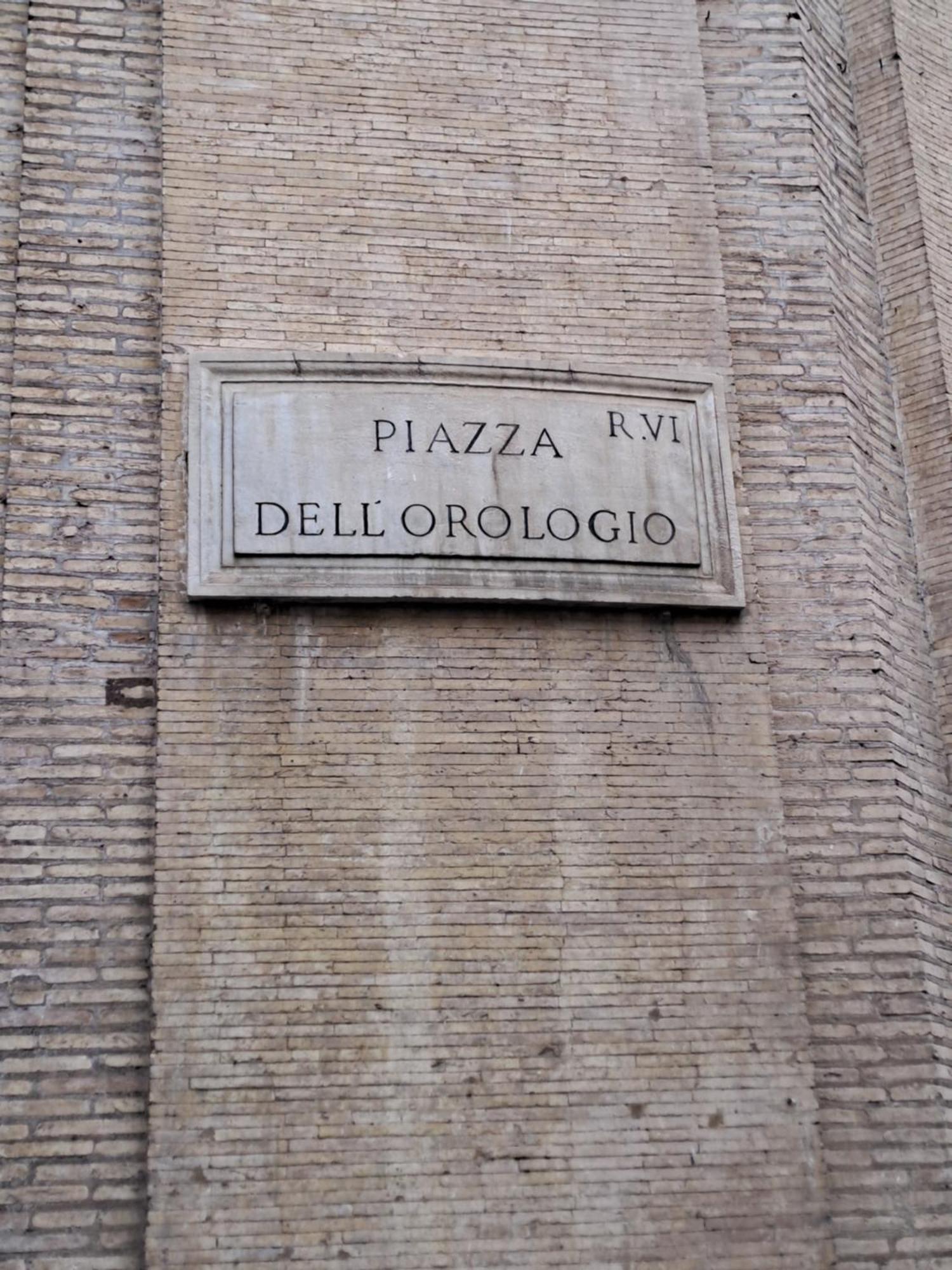 Piazza Dell'orologio