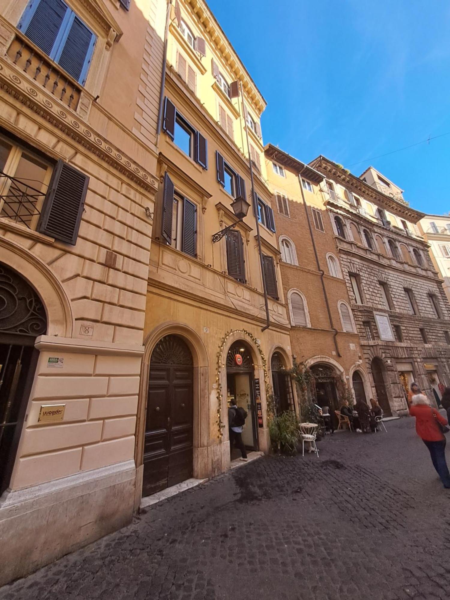 Piazza Dell'orologio *