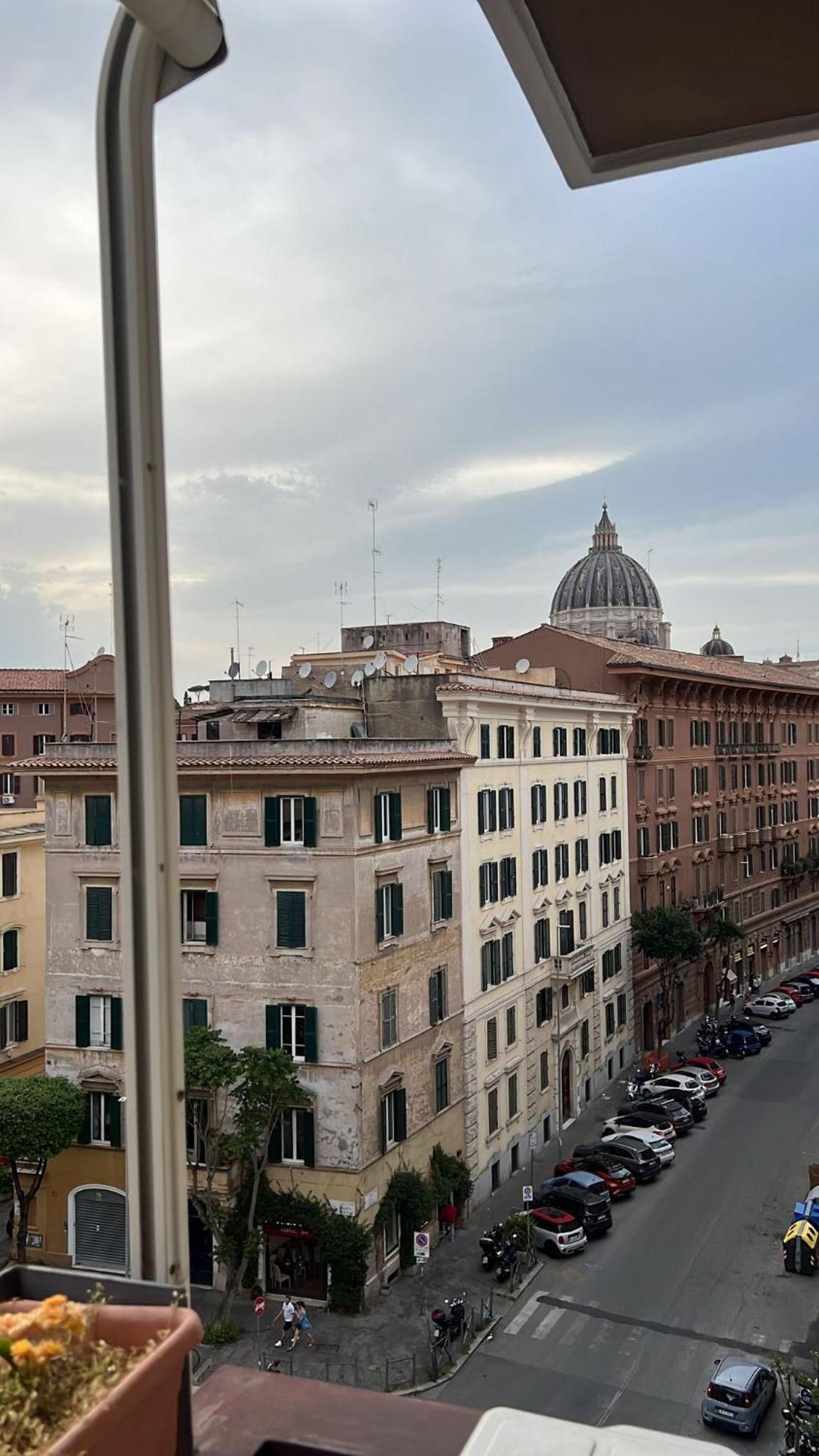 Apartment S.pietro Elvira's Retro Rome