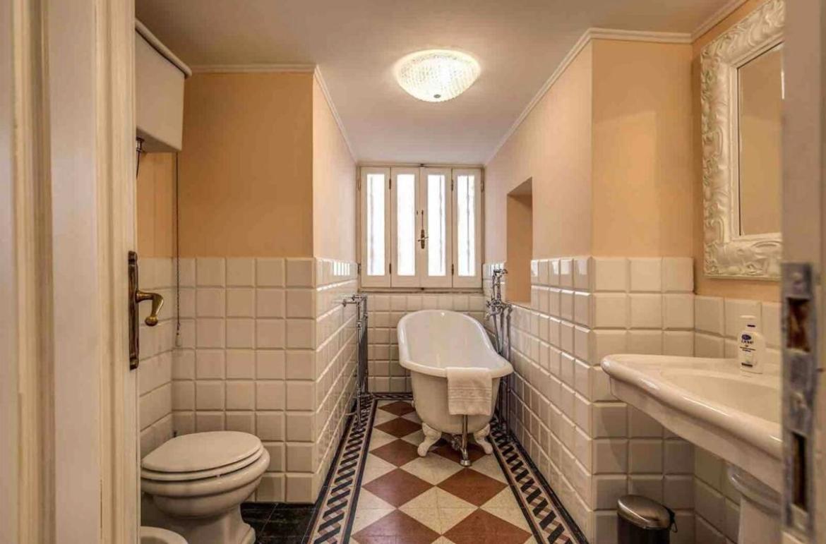 Crispi Little 2 * Rome
