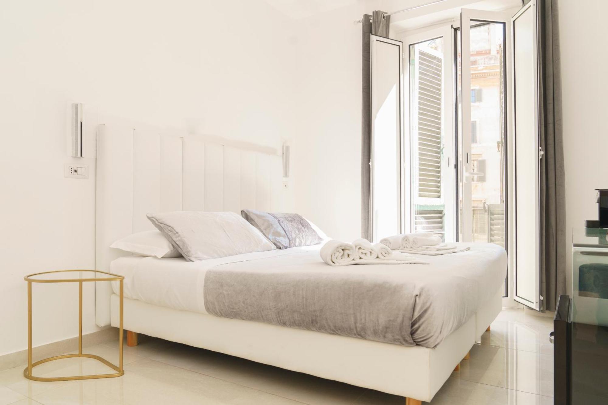 Piazza Venezia Grand Bed & Breakfast 2*