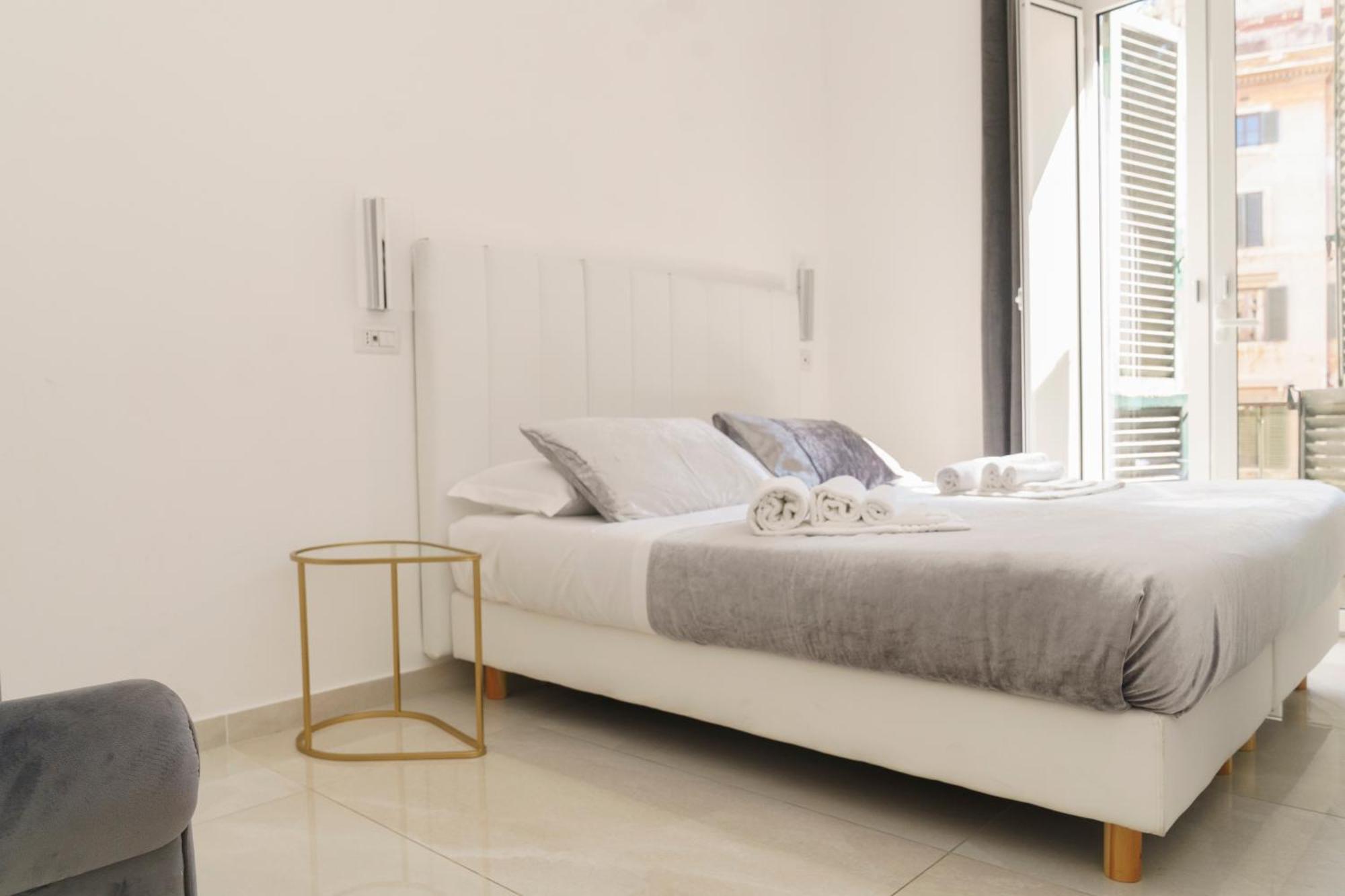 Piazza Venezia Grand Bed & Breakfast 2*