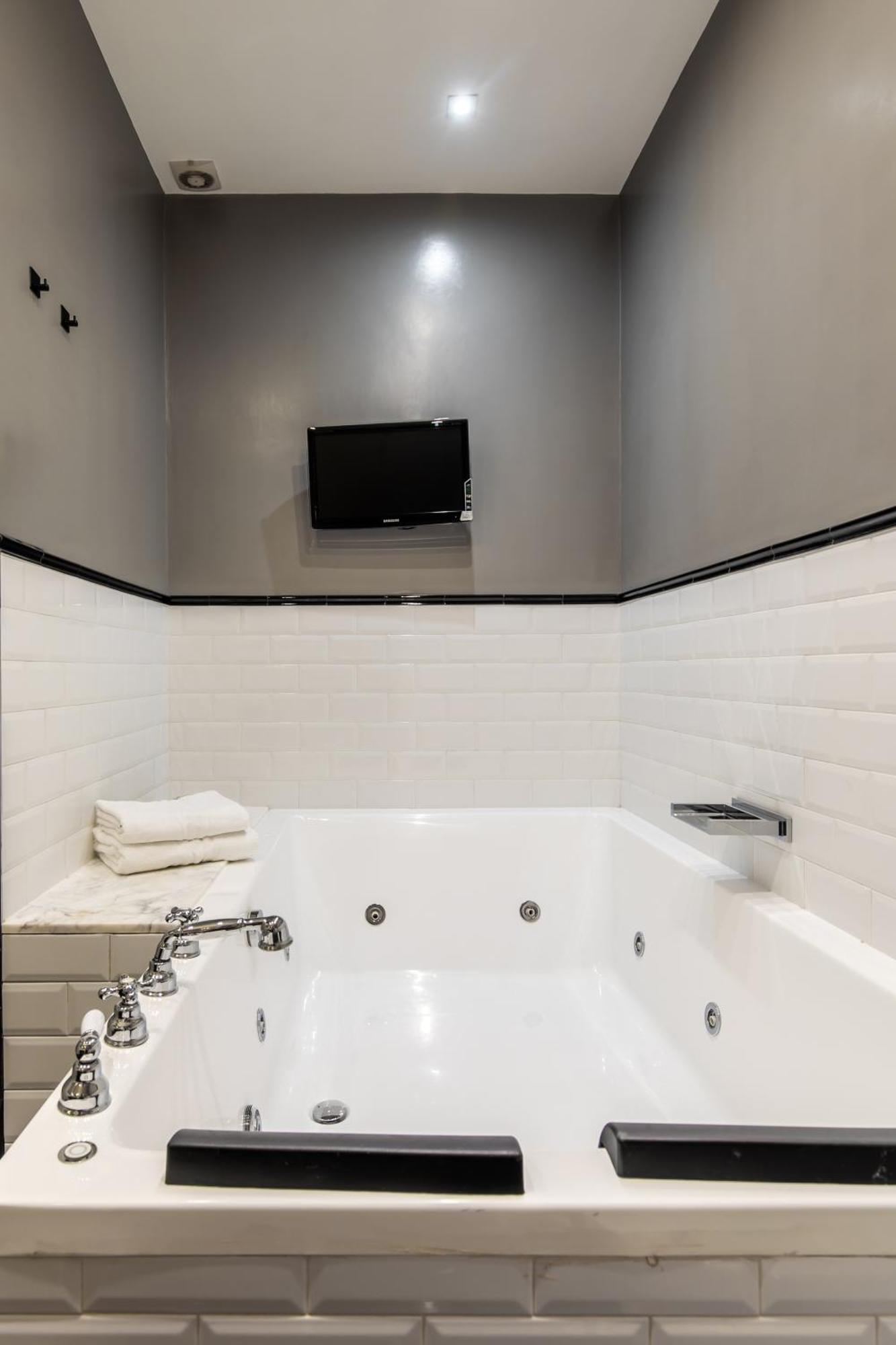 Dimora Luxe Colosseum With Jacuzzi *