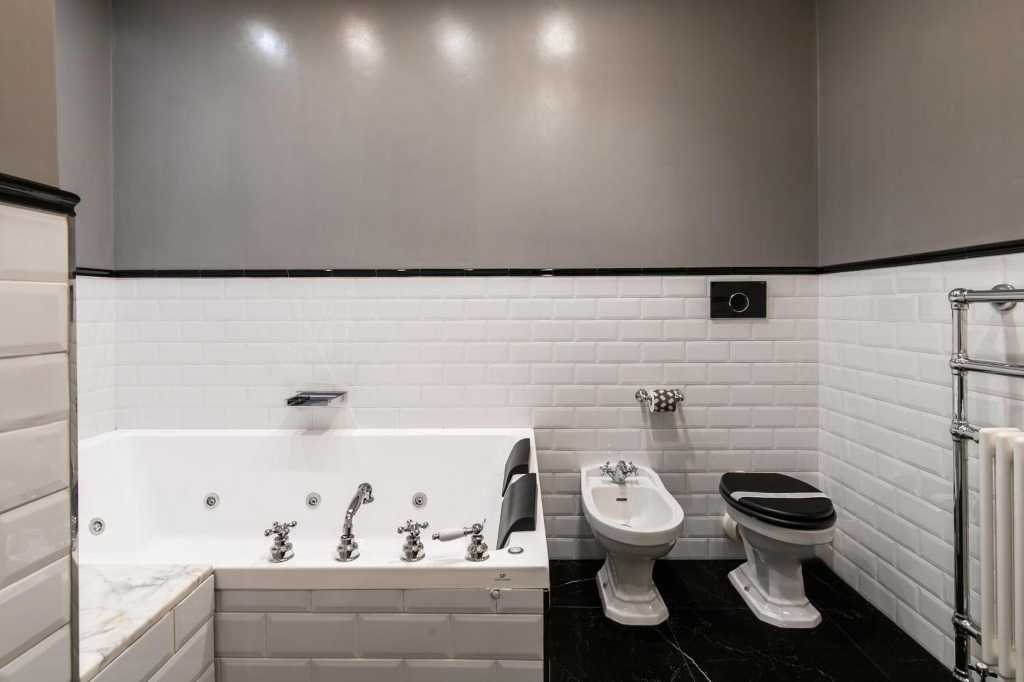 Dimora Luxe Colosseum With Jacuzzi Apartment *