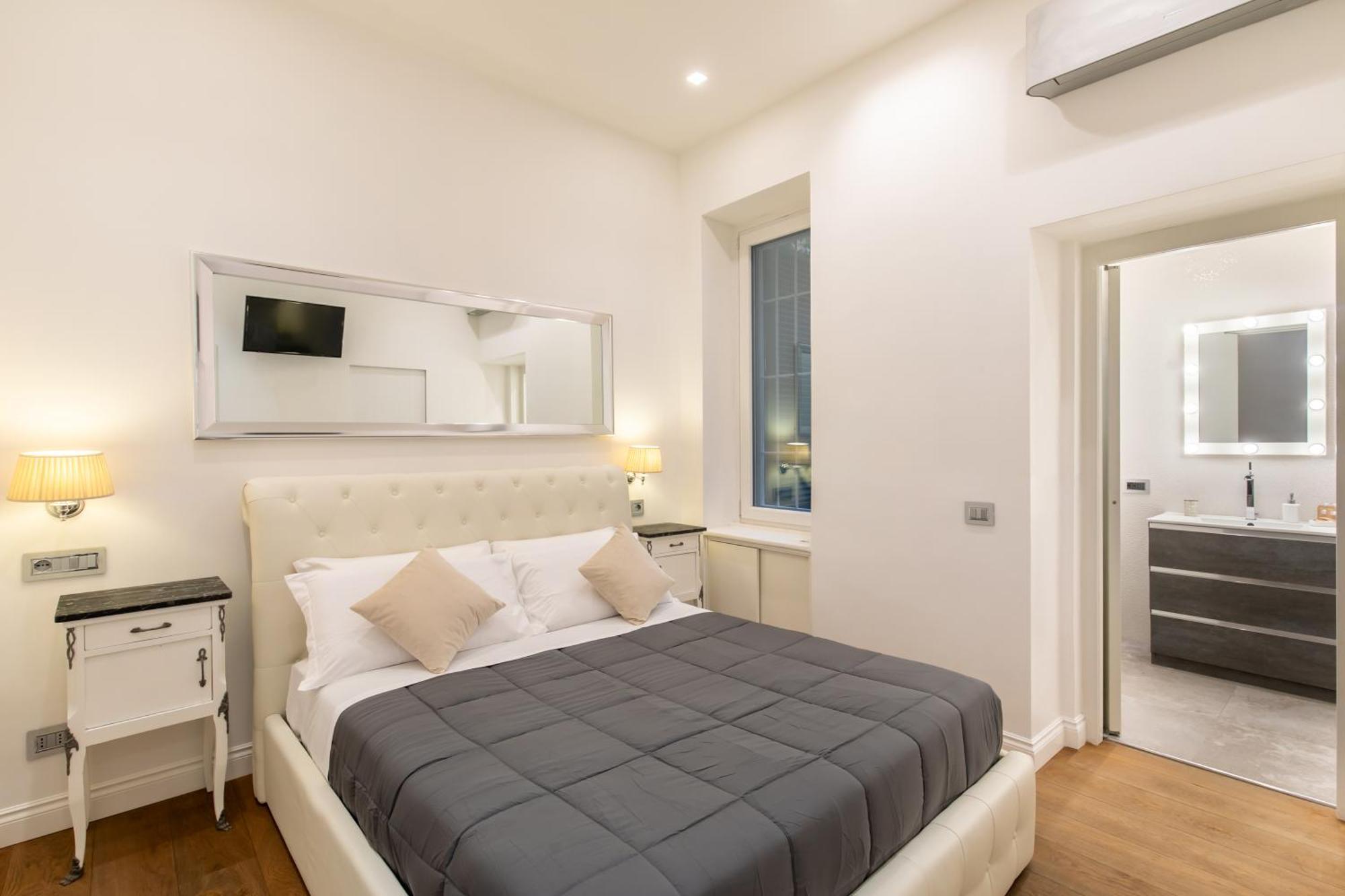 Dimora Luxe Colosseum With Jacuzzi Apartment *
