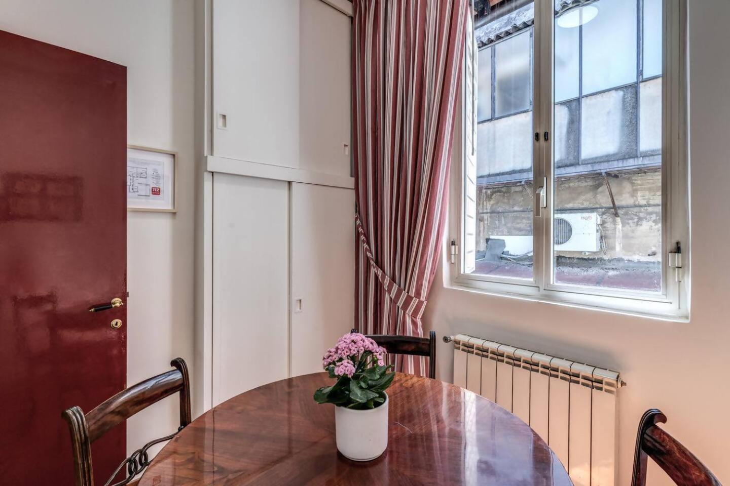 Domus In Via Del Corso Apartment *