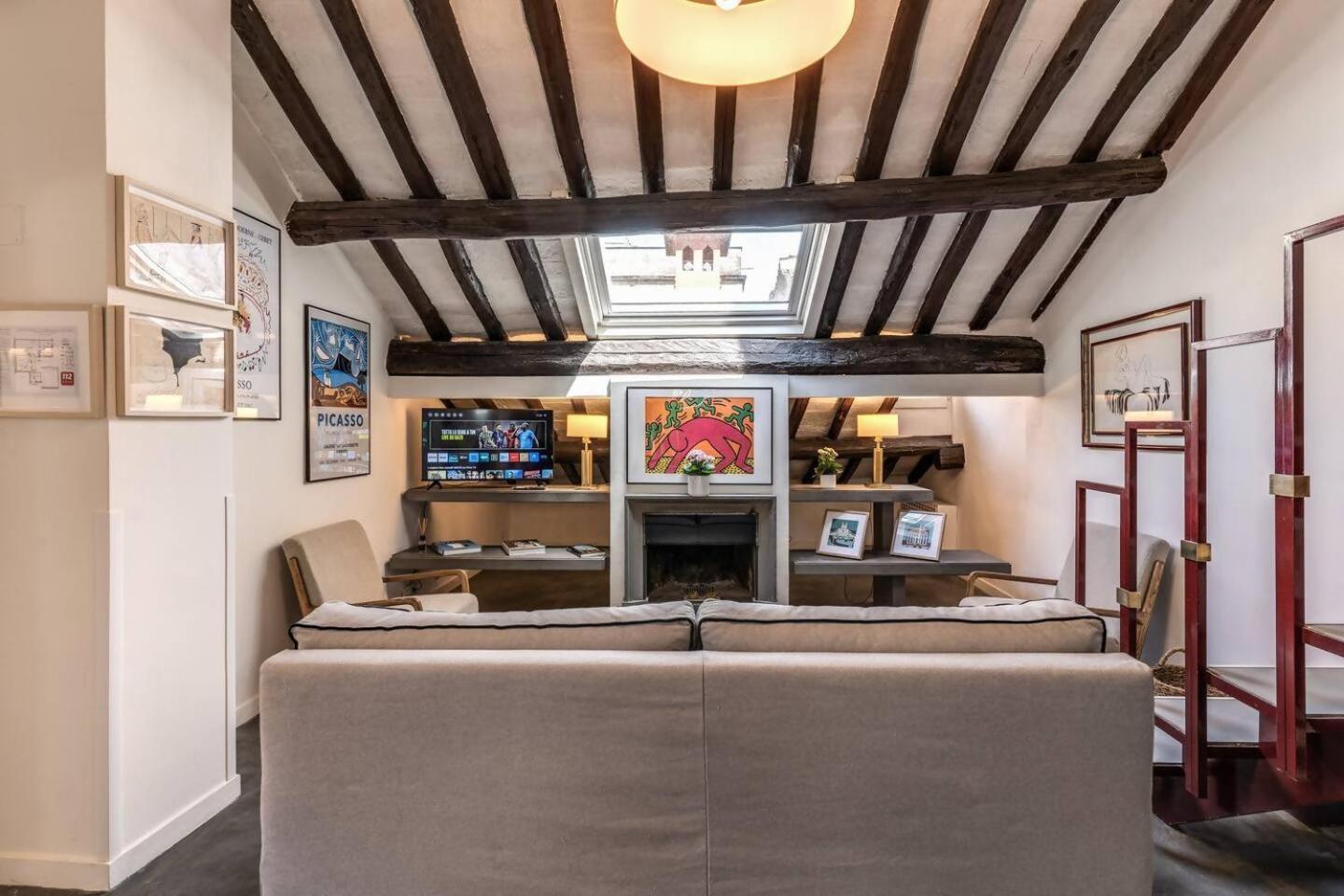 Domus In Via Del Corso Apartment