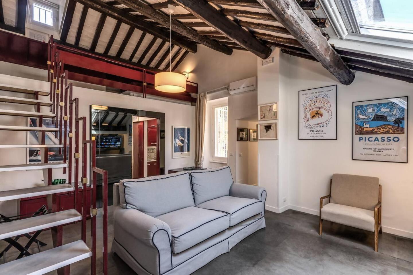 Domus In Via Del Corso Apartment