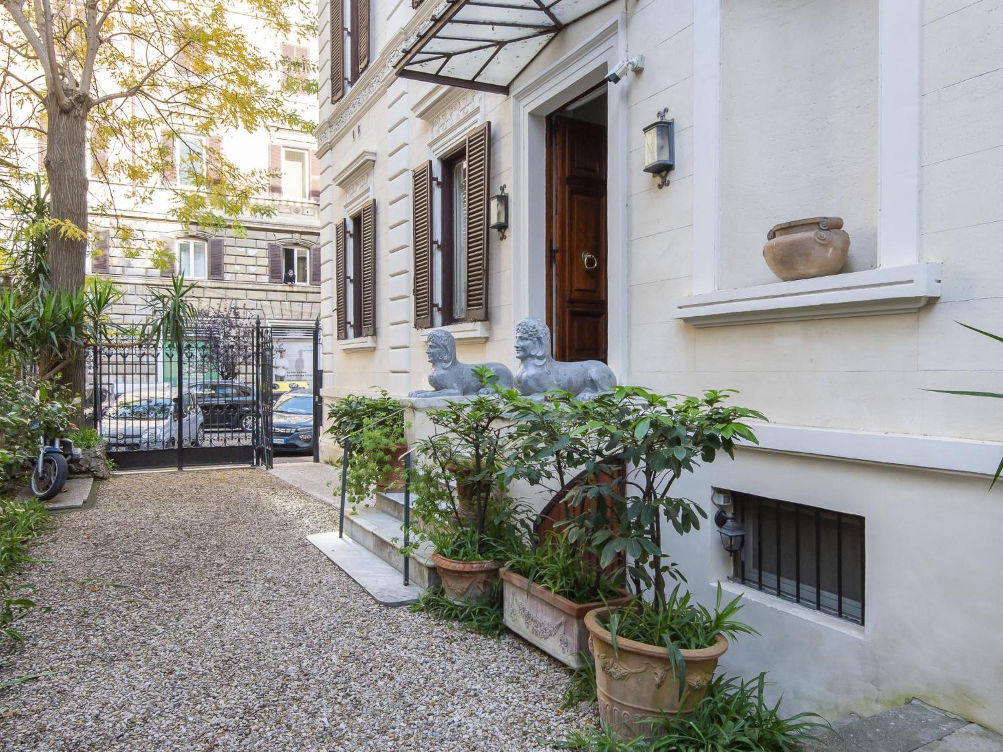 Plinio By Interhome Rome
