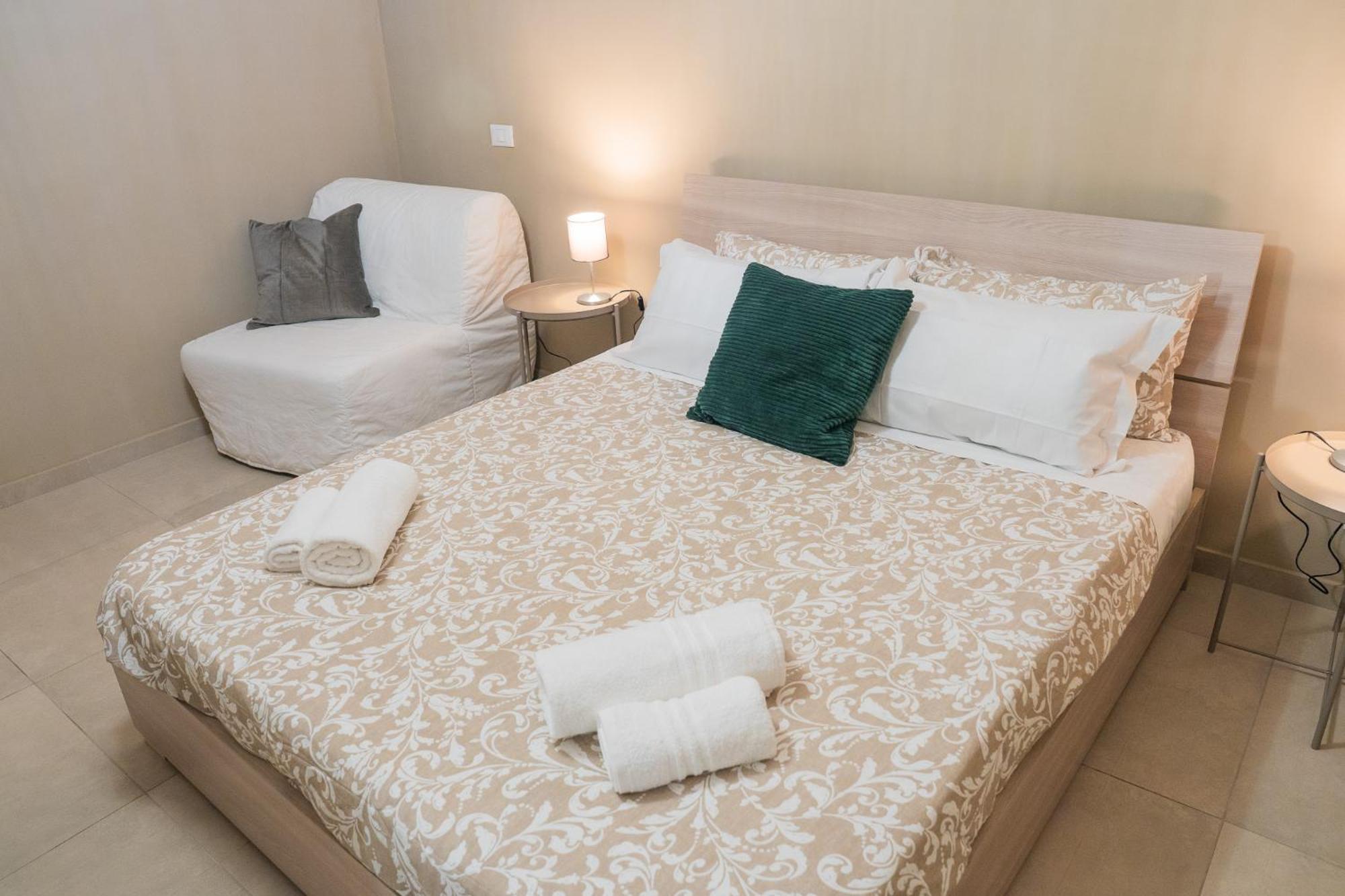 Sweet 3 Bedr - 3 Stops From Piramide Apartment Rome