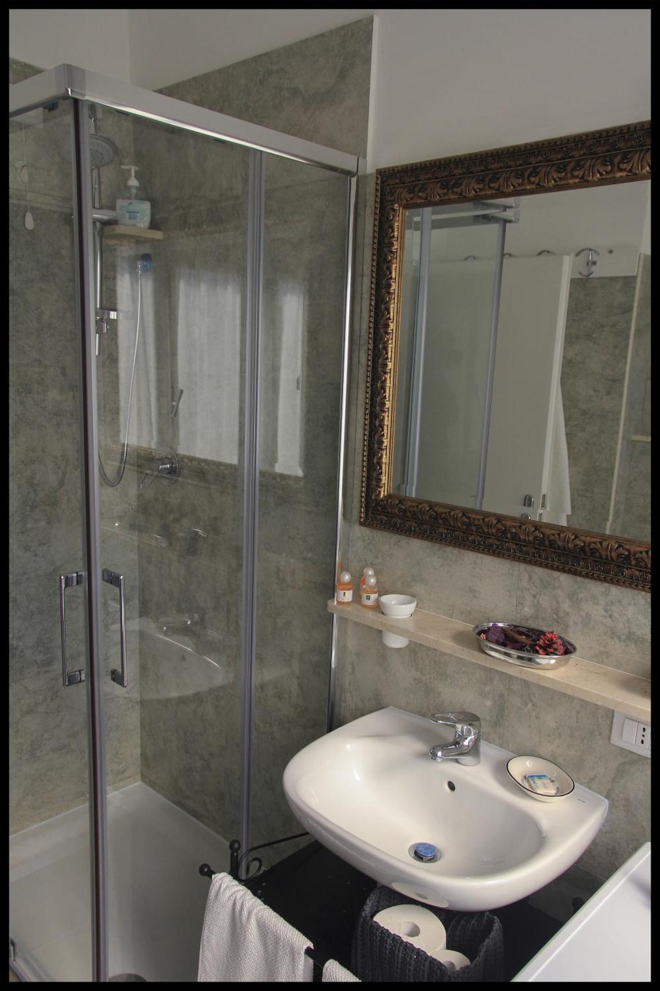 Domus Vacanze - Qui Staremo Bene Apartment