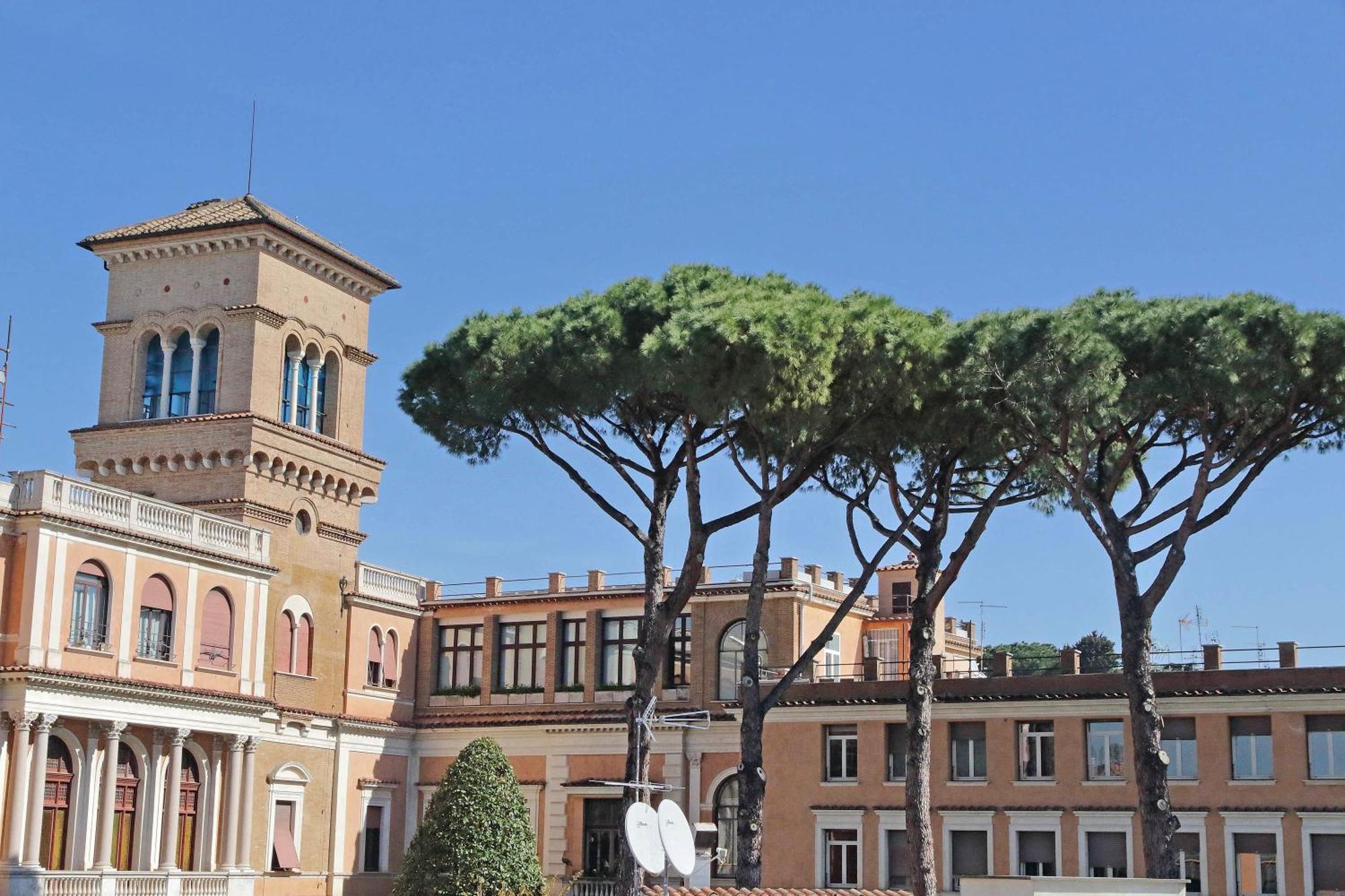 Lovely Via Sistina * Rome