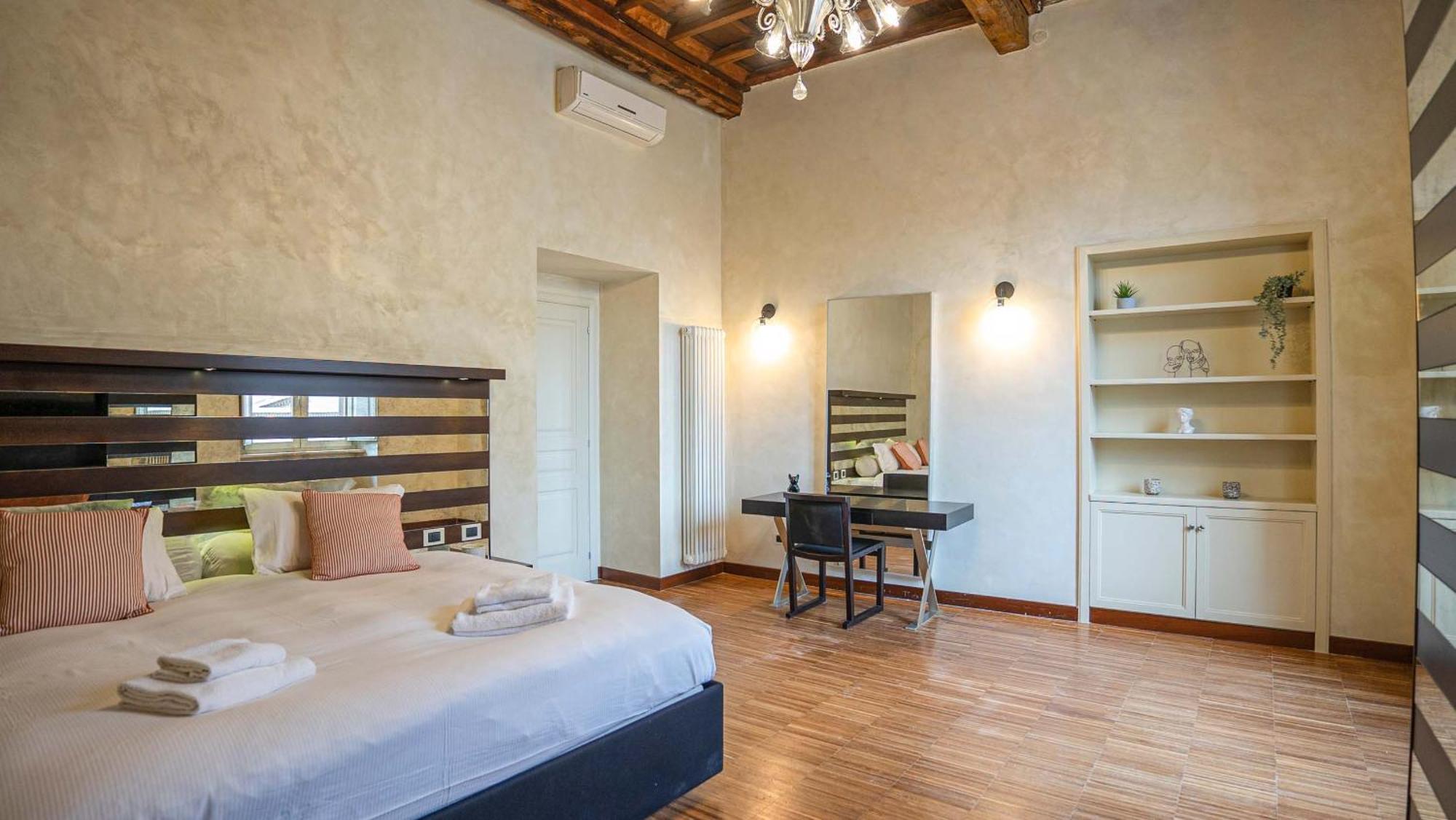 Apartment Piazza Venezia Charming With View