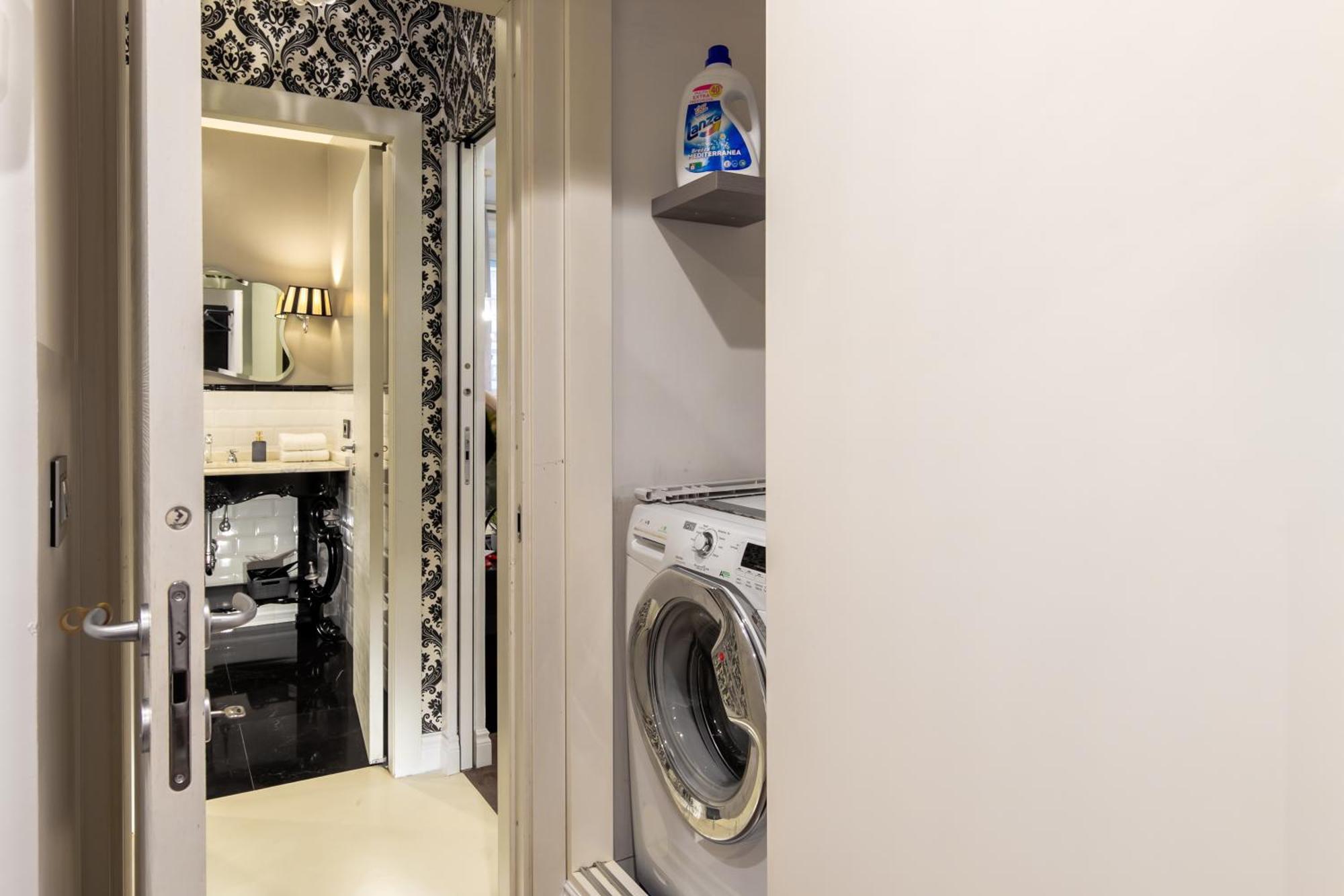 Dimora Luxe Colosseum With Jacuzzi Apartment Rome