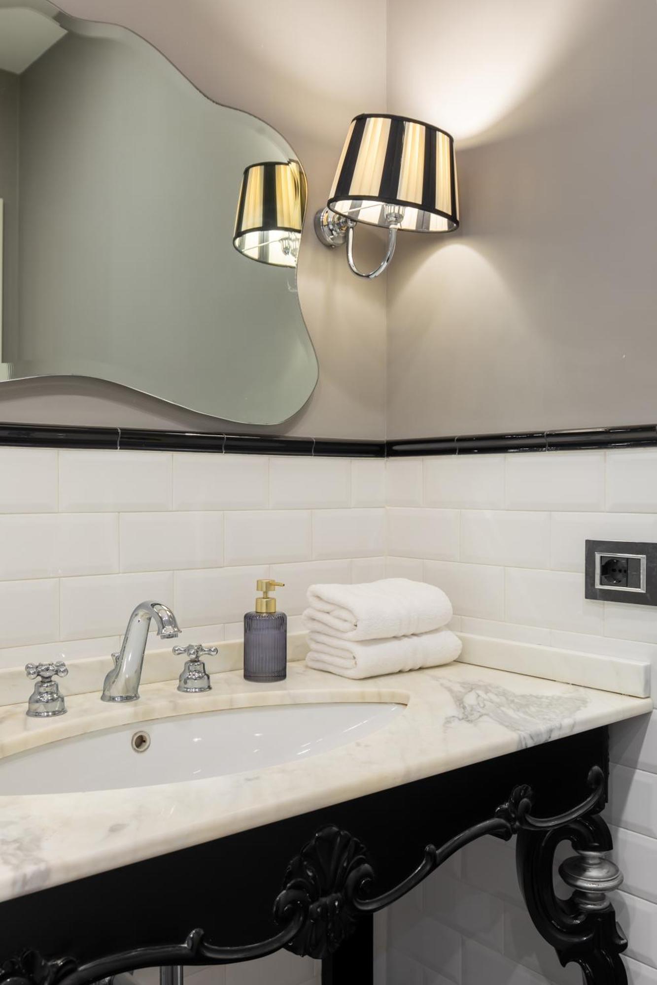 Dimora Luxe Colosseum With Jacuzzi *