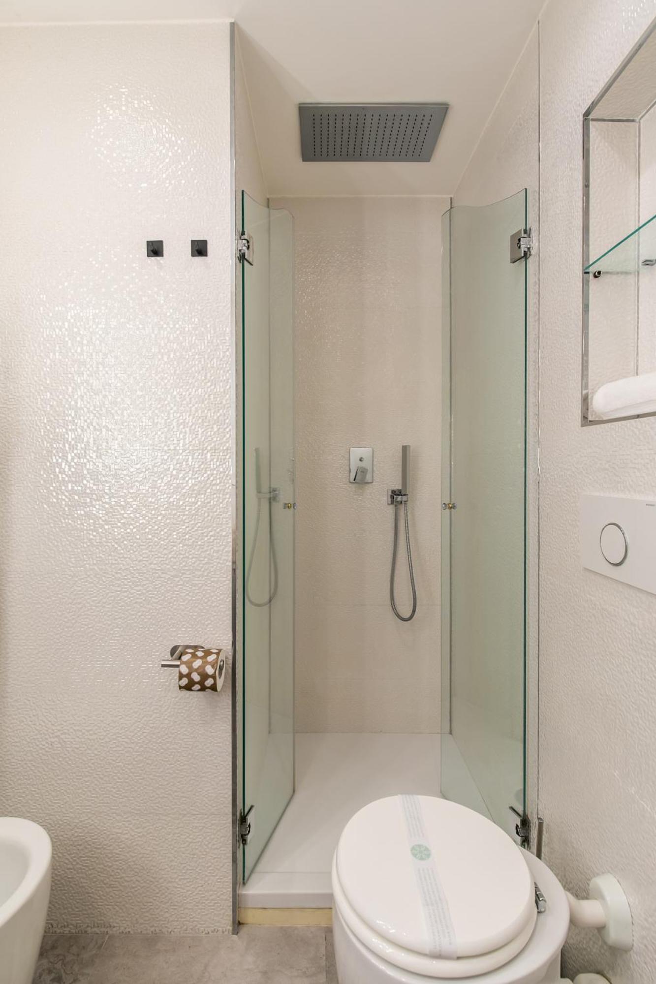 Dimora Luxe Colosseum With Jacuzzi Apartment