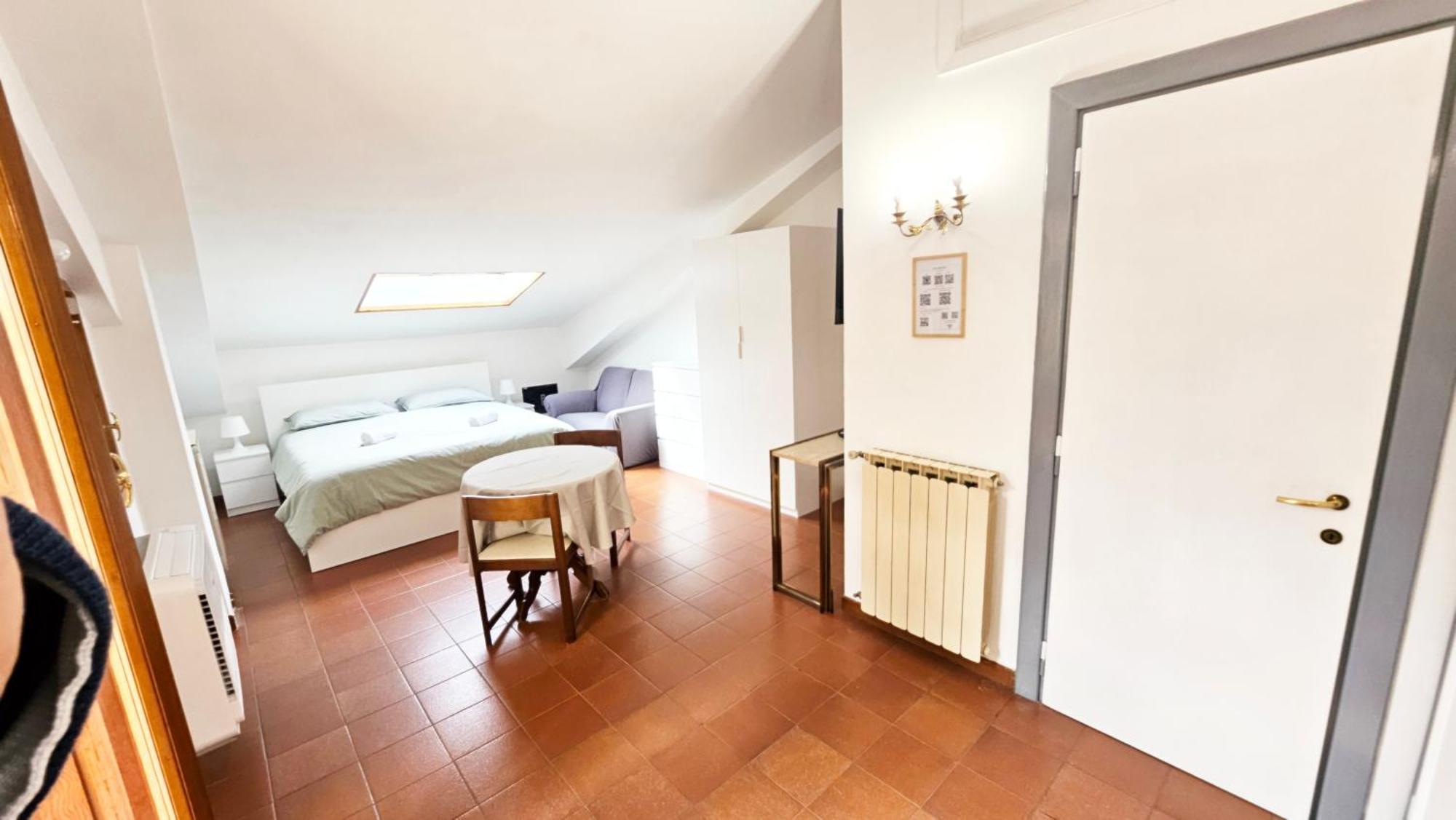 Cozy Little Penthouse With Terrace In Rome