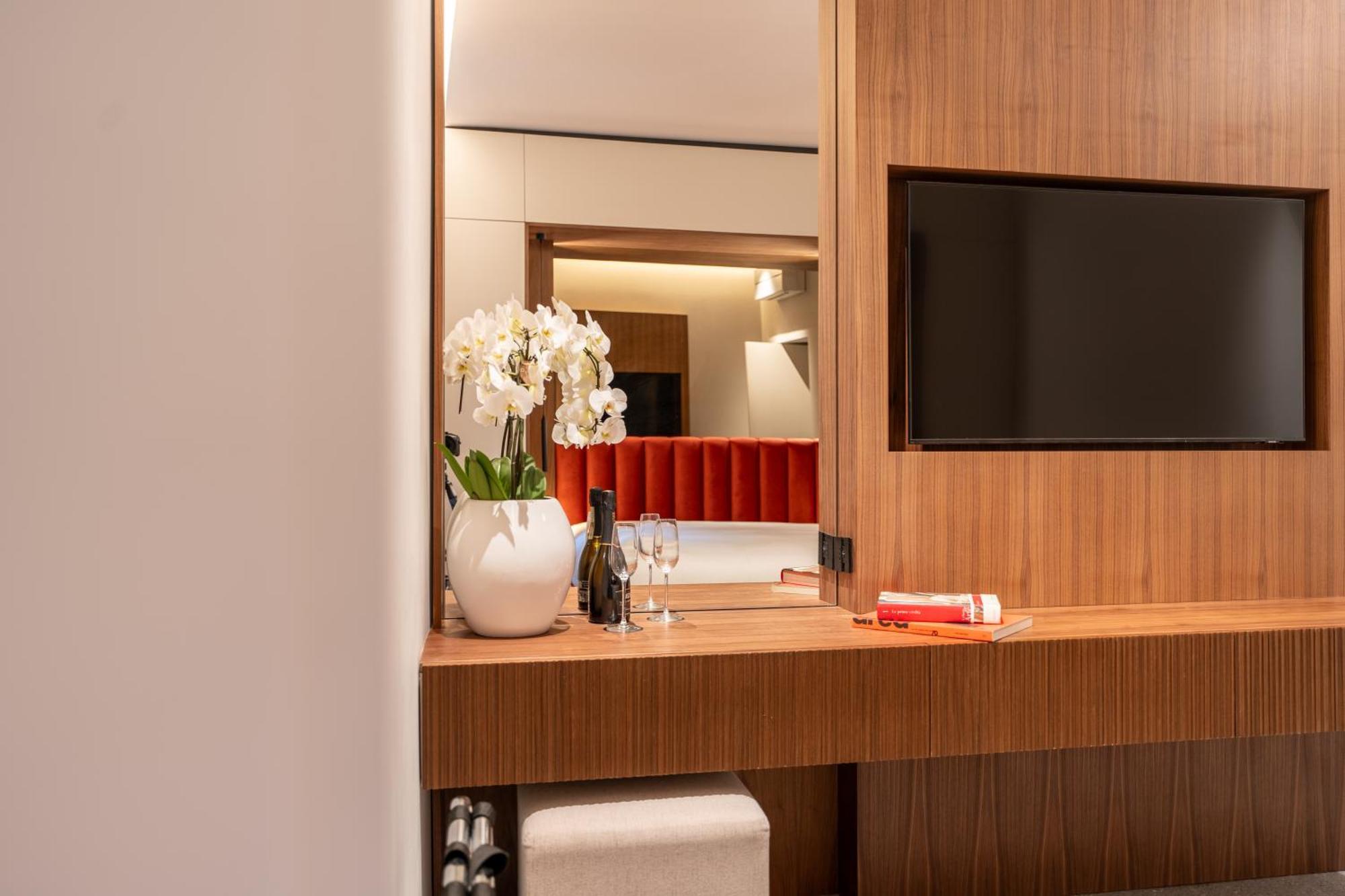 Luxury Near Colosseum Apartment Rome