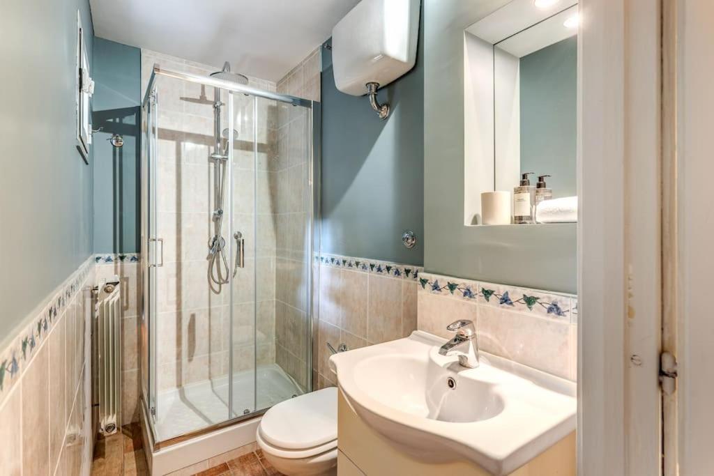Apartment Vicolo Leopardo Trastevere Rome