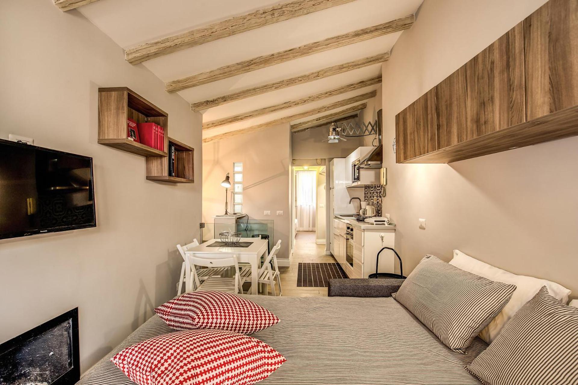 Attic With Terrace By Trevi Fountain Roma