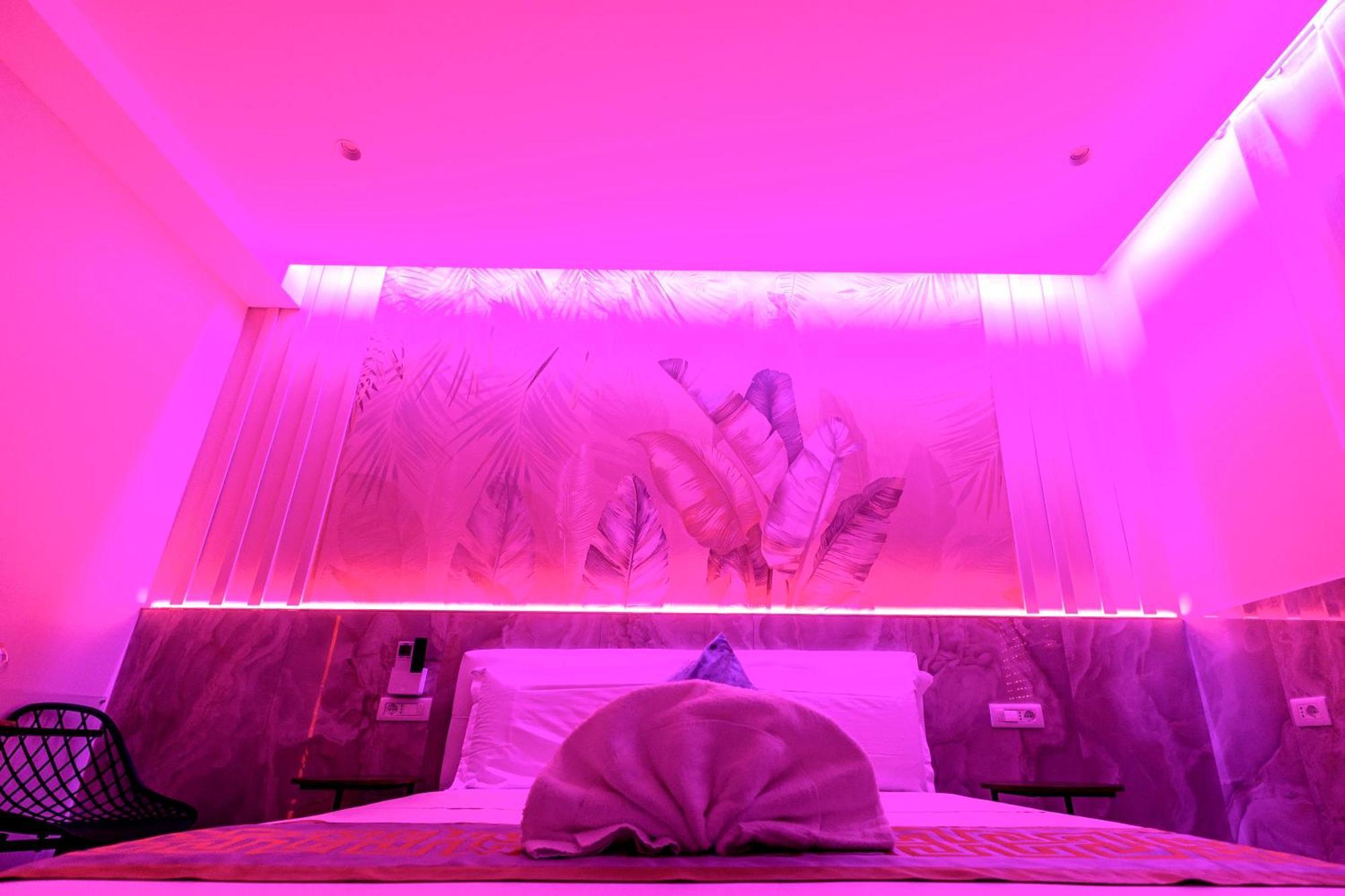 Bed Cinecittadue Bed & Breakfast Rome