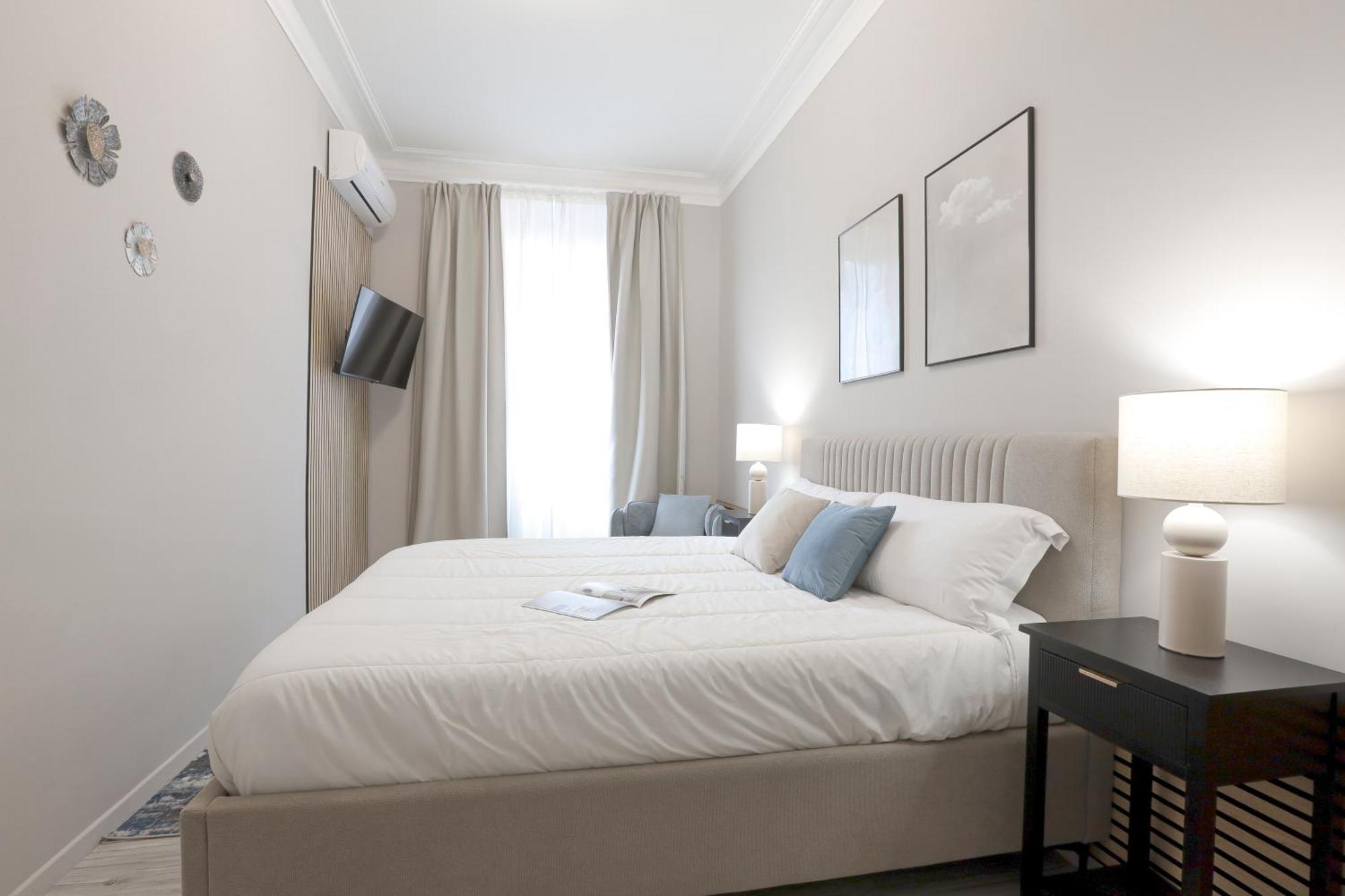 Piramide Deluxe Apartment