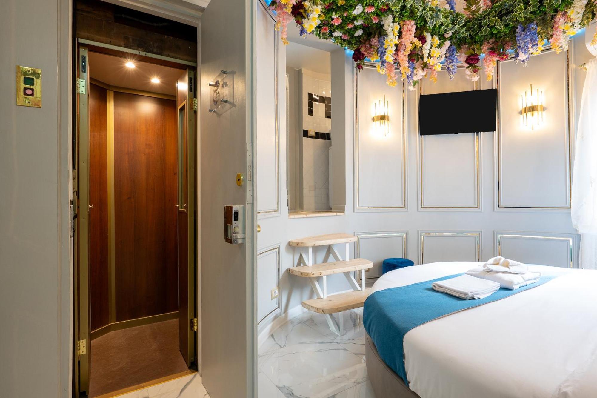 Flowers' Circle Of Piazza Di Spagna Apartment *