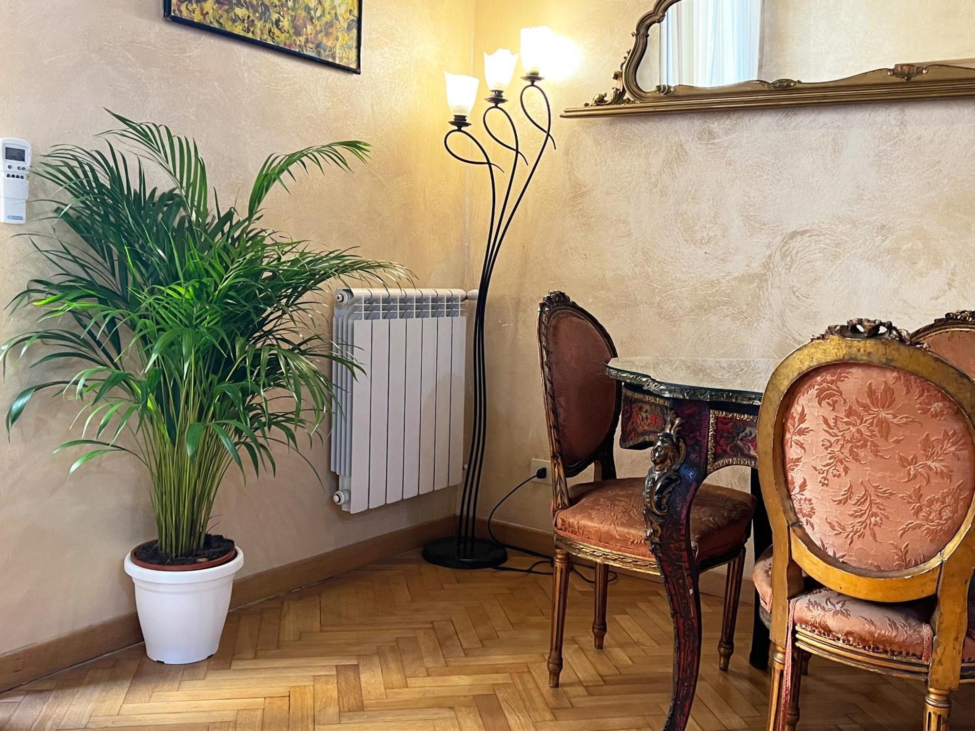 Italy Typicall Campo Di Fiori Apartment