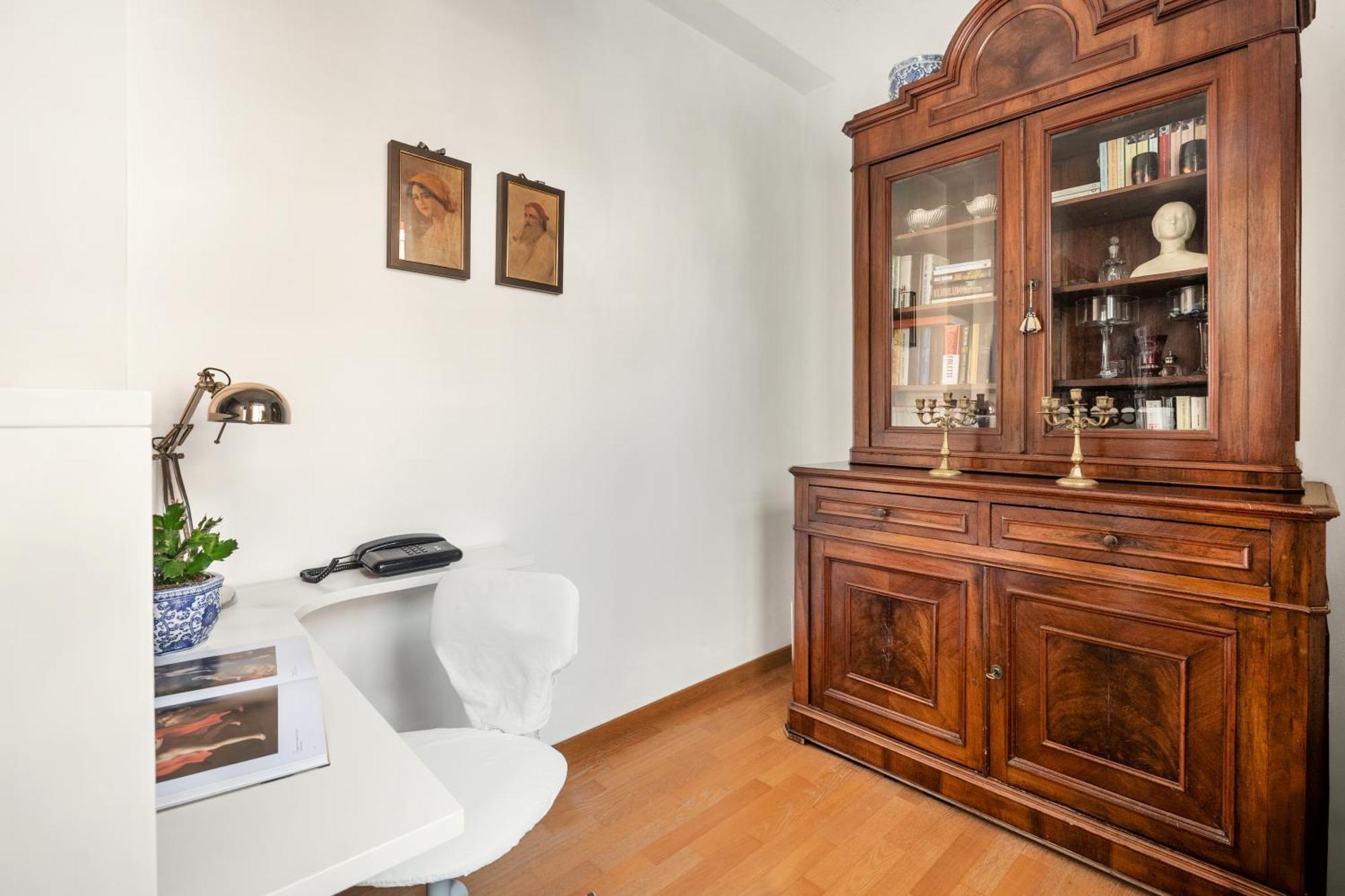 La Dimora Dell'antiquario Apartment *