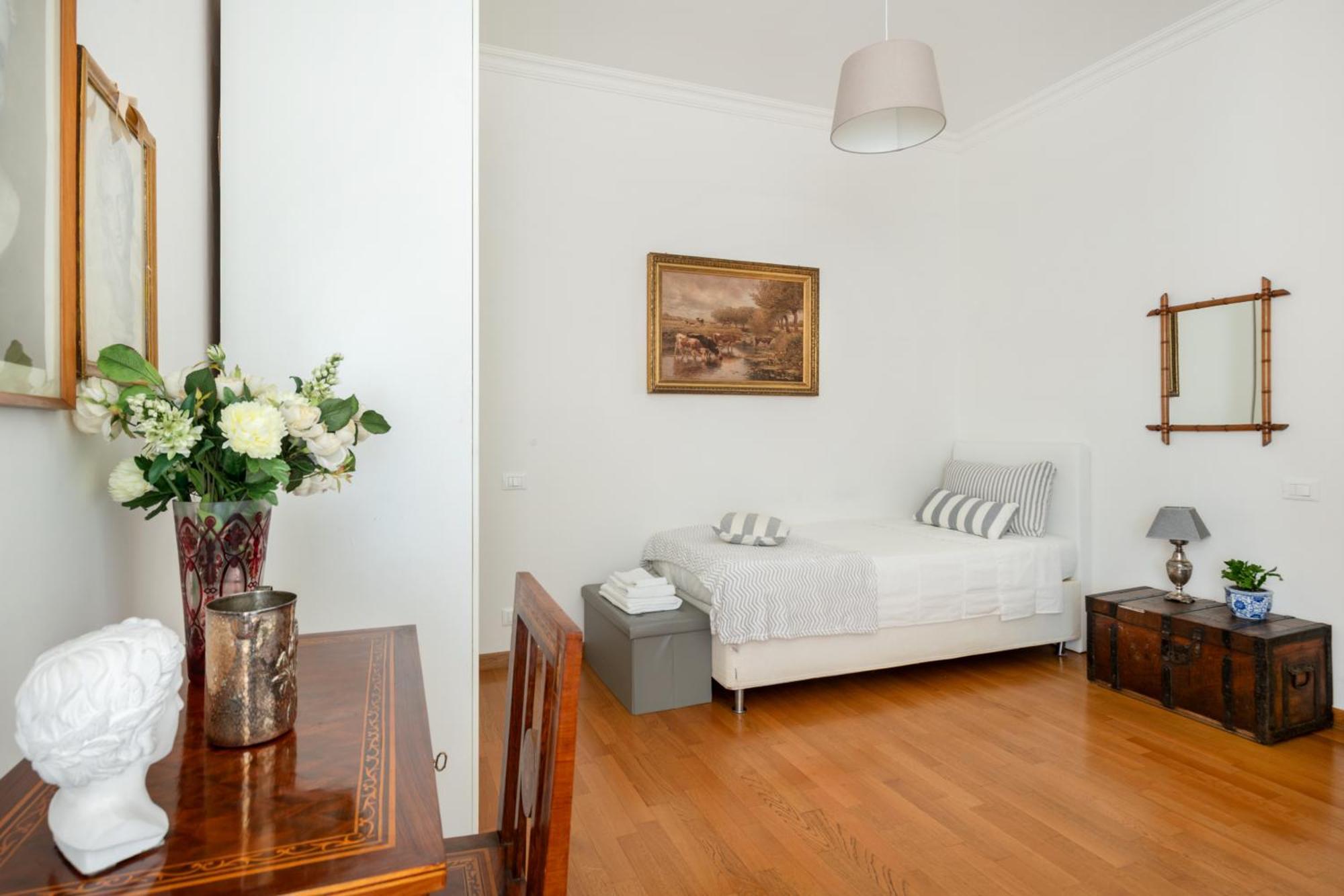 La Dimora Dell'antiquario Apartment *