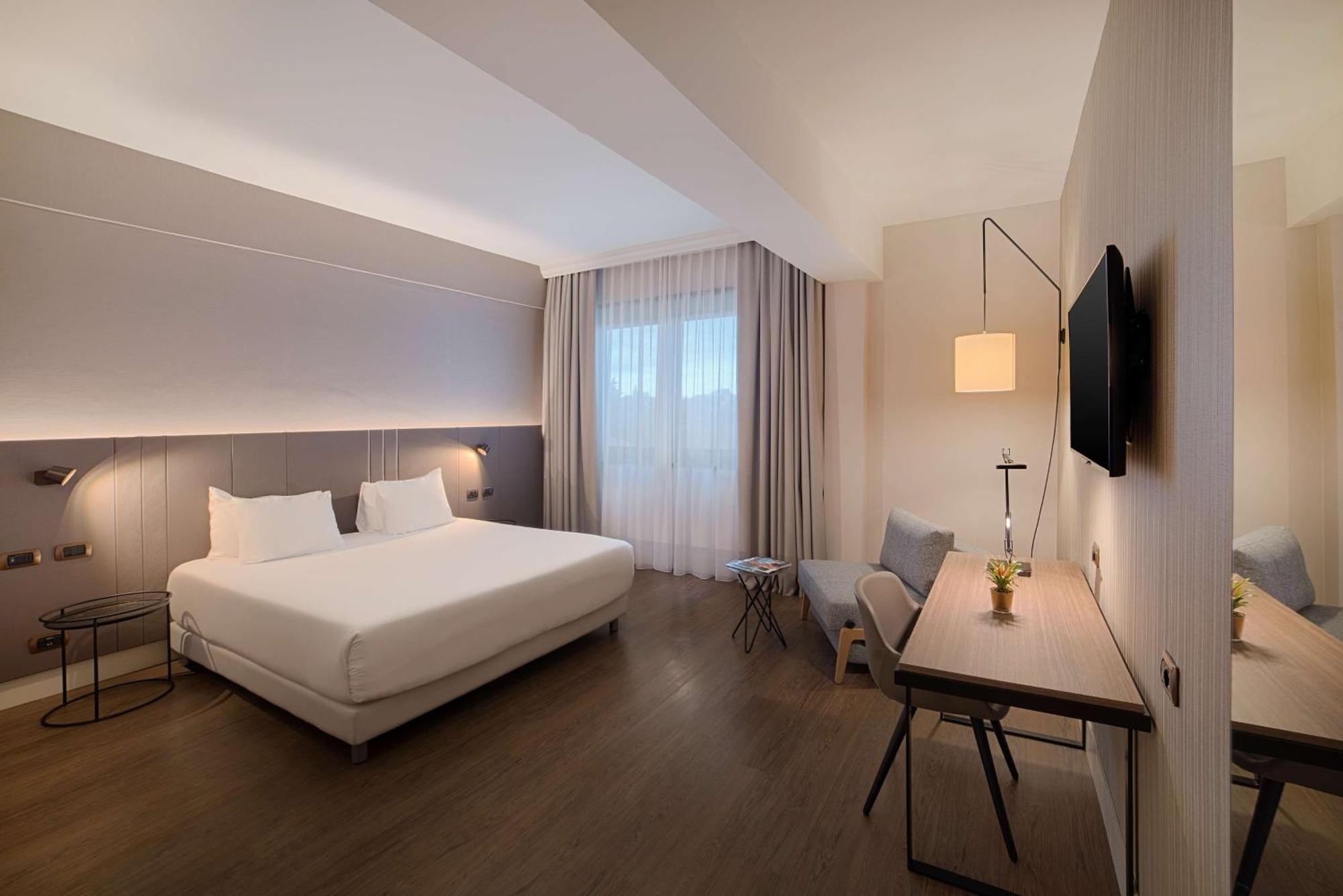 Nh Carpegna Hotel