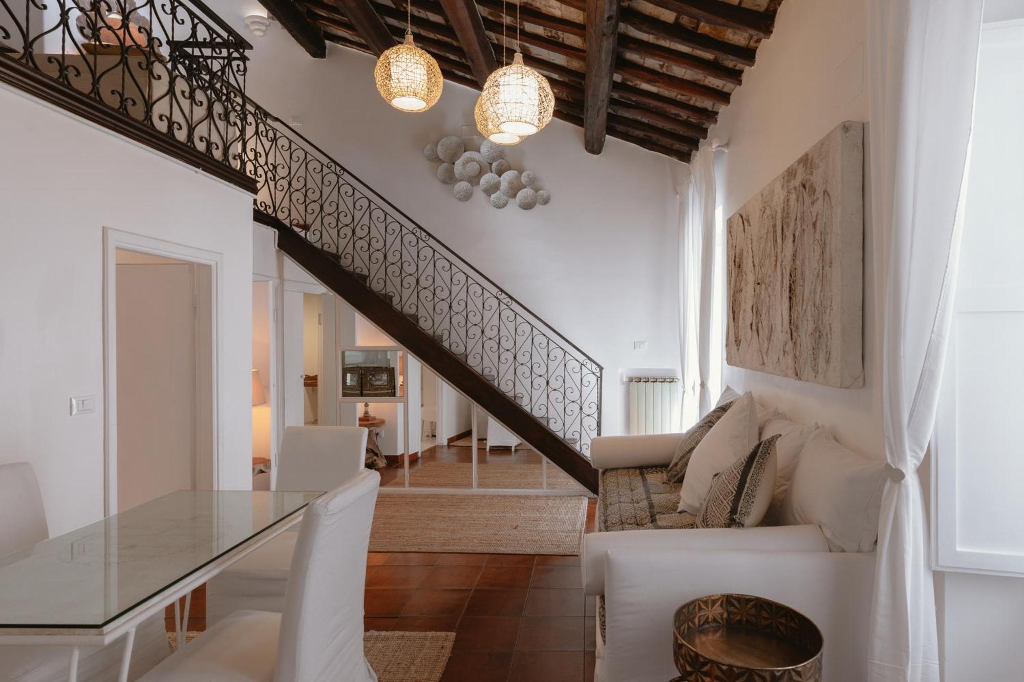 Piazza Navona Historic Luxury Apartment Rome