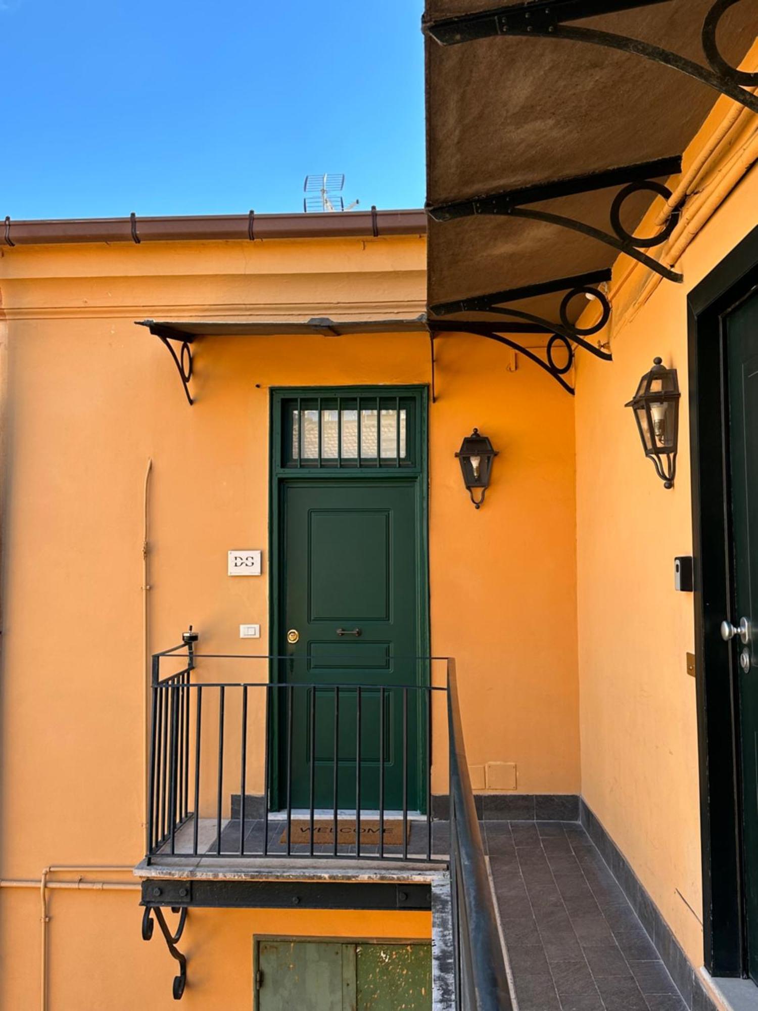 Domus Symmetrie Apartment