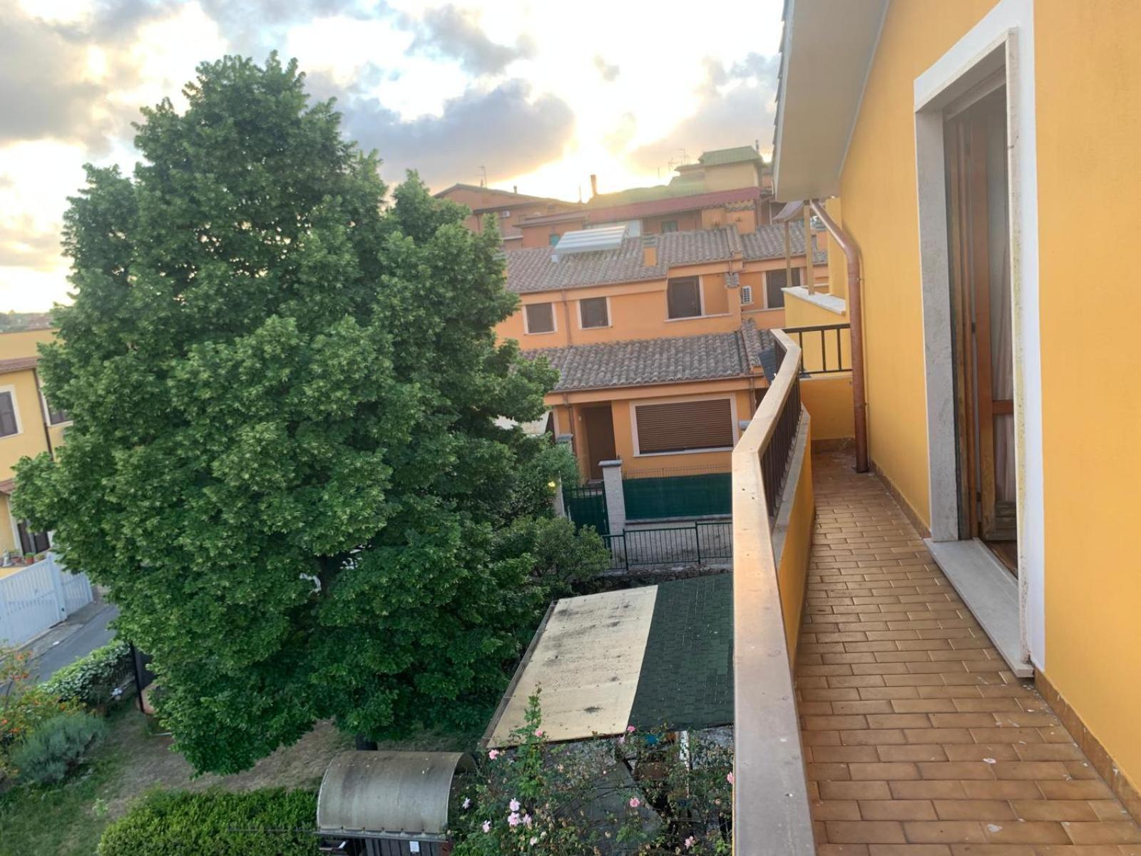 Appartamento Grande Su Due Livelli Con Terrazza