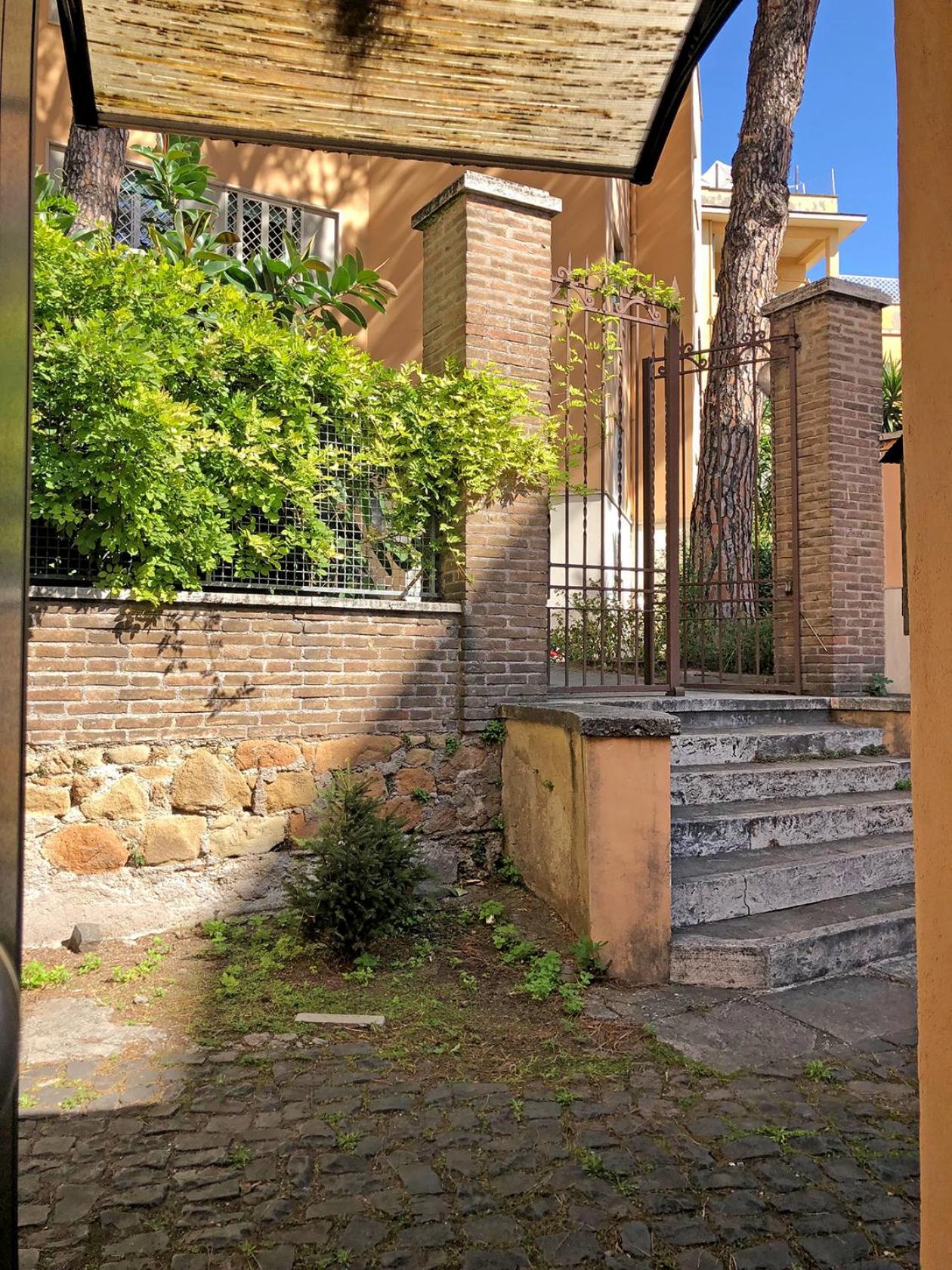Wonderful Little Gem With A Large Private Terrace! Apartment *