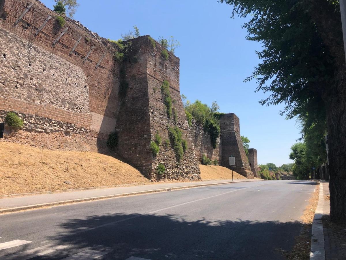 Wonderful Little Gem With A Large Private Terrace! Apartment Rome