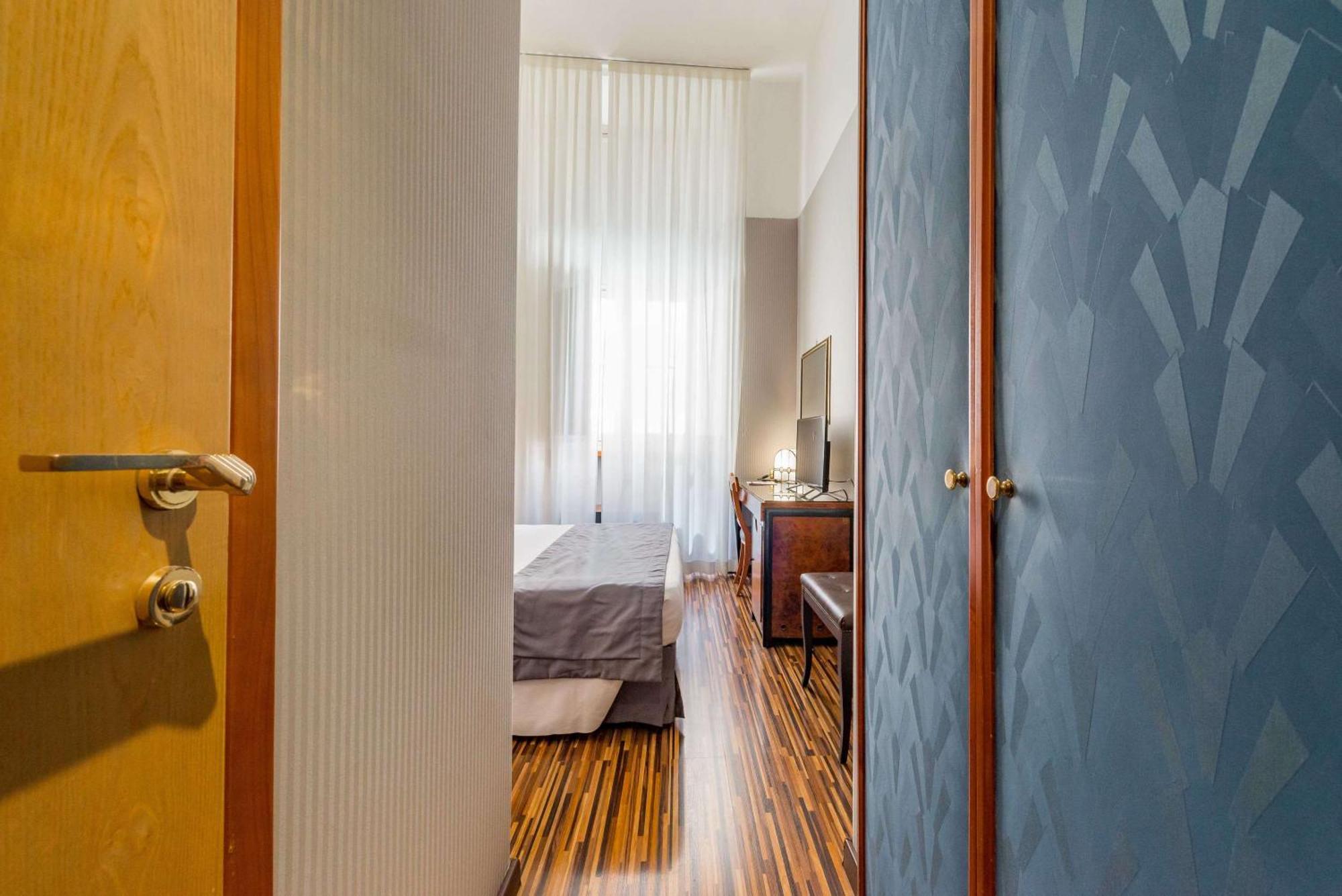Hotel Western Artdeco 4*
