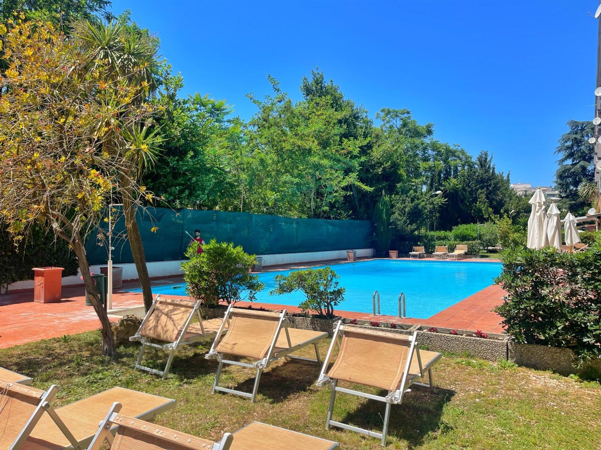 Apartment Modern 10 Min Vatican Parking&pool