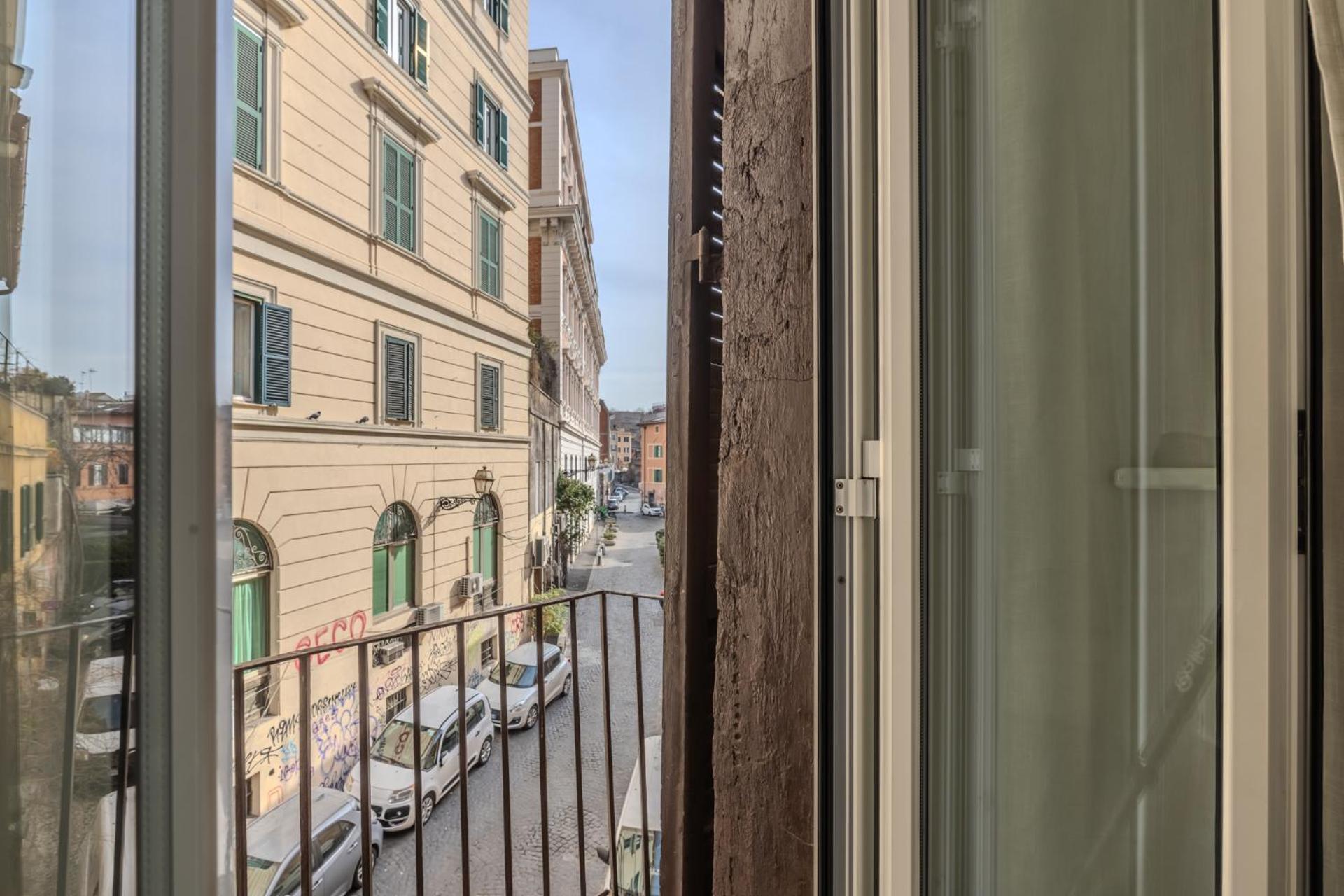 Vibrant Trastevere 2 Bedrooms On Via Del Moro Rome
