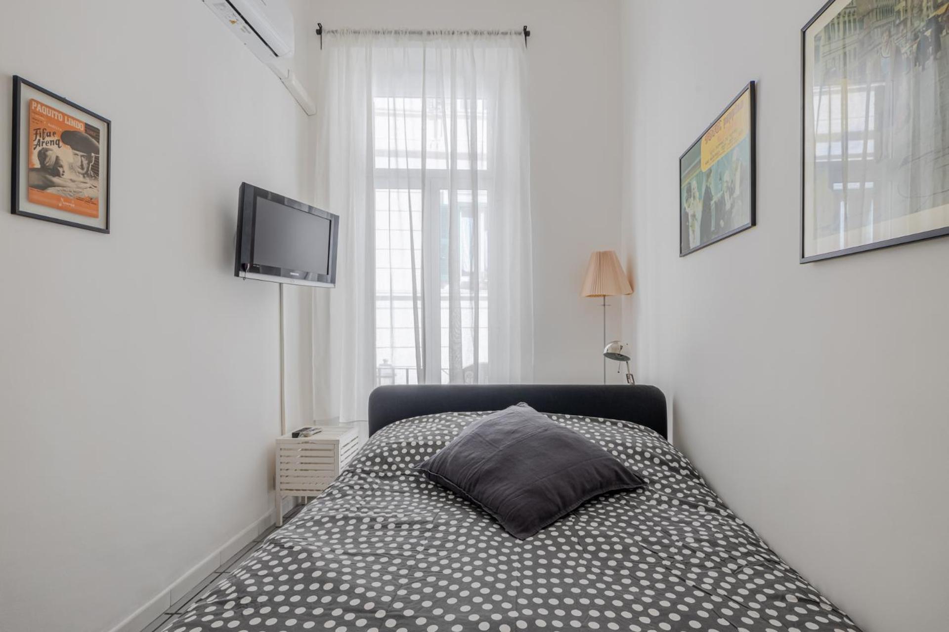Apartment Vibrant Trastevere 2 Bedrooms On Via Del Moro