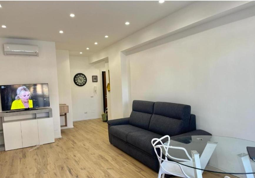 Pm 34 Viale Imperatore Guest House - 50 Mt From Metro San Paolo Appartamento