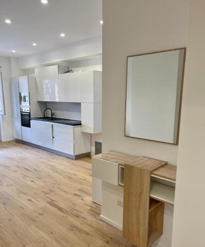 Pm 34 Viale Imperatore Guest House - 50 Mt From Metro San Paolo Appartamento Roma