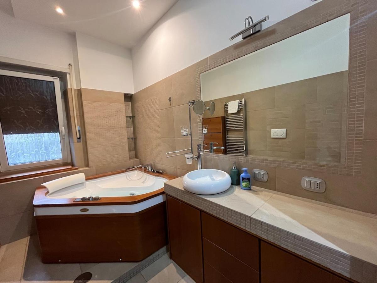 Apartment Charm & Relax Jacuzzi Roma-gemelli Rome