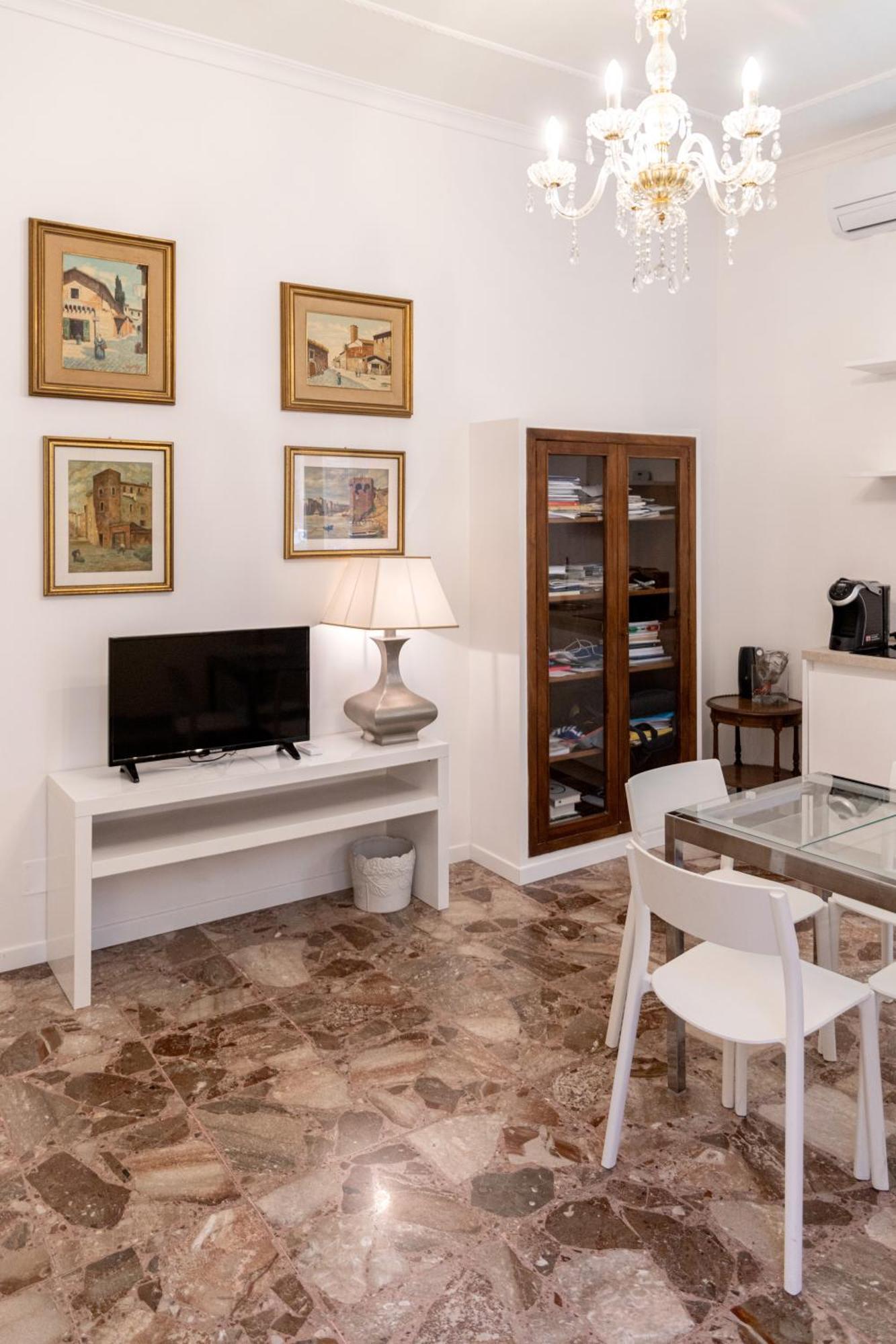 Dimora Quattro Cantoni - Rione Monti Apartment *
