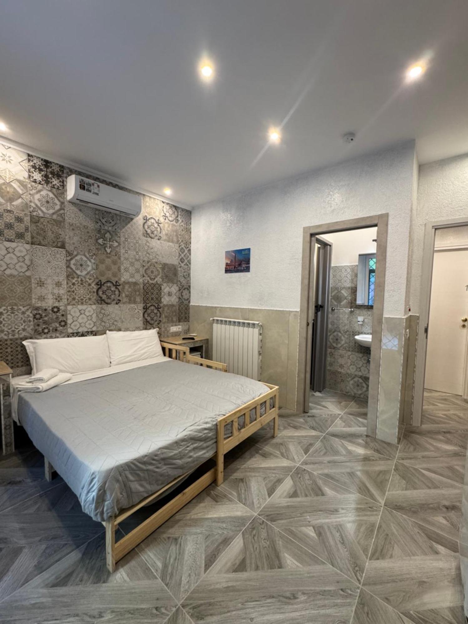 Luxor Eco Casa E Per Vacanze In Centro Piazza Bologna, Colosseo, Piazza Di Spagna, Vaticano, San Pietro, Sapienza, Fontana Di Trevi, Piazza Navona, Trastevere, Tiburtina, Termini, Aeroporto Bed & Breakfast